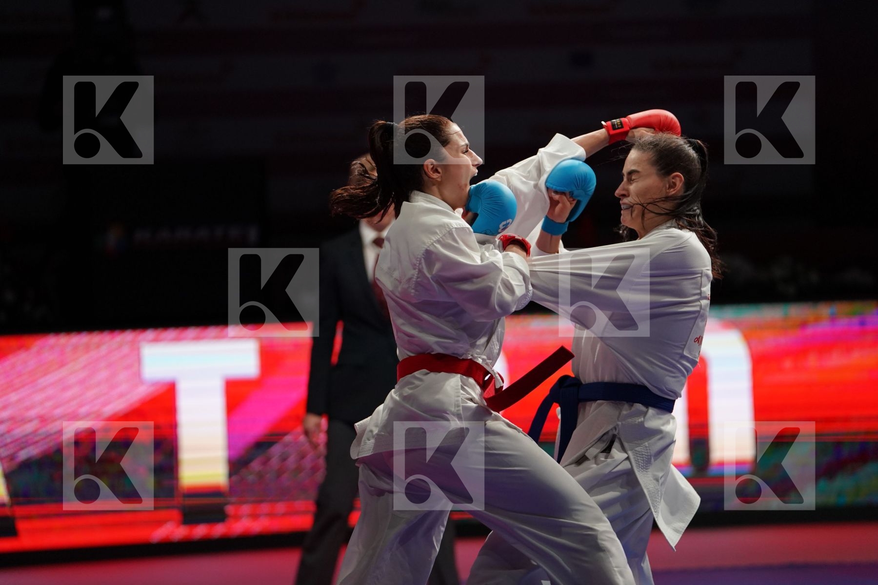 QUIRICI ELENA (SWITZERLAND) VS MELNYK HALYNA (UKRAINE) in Senior Kumite -68 Kg - Gold bout