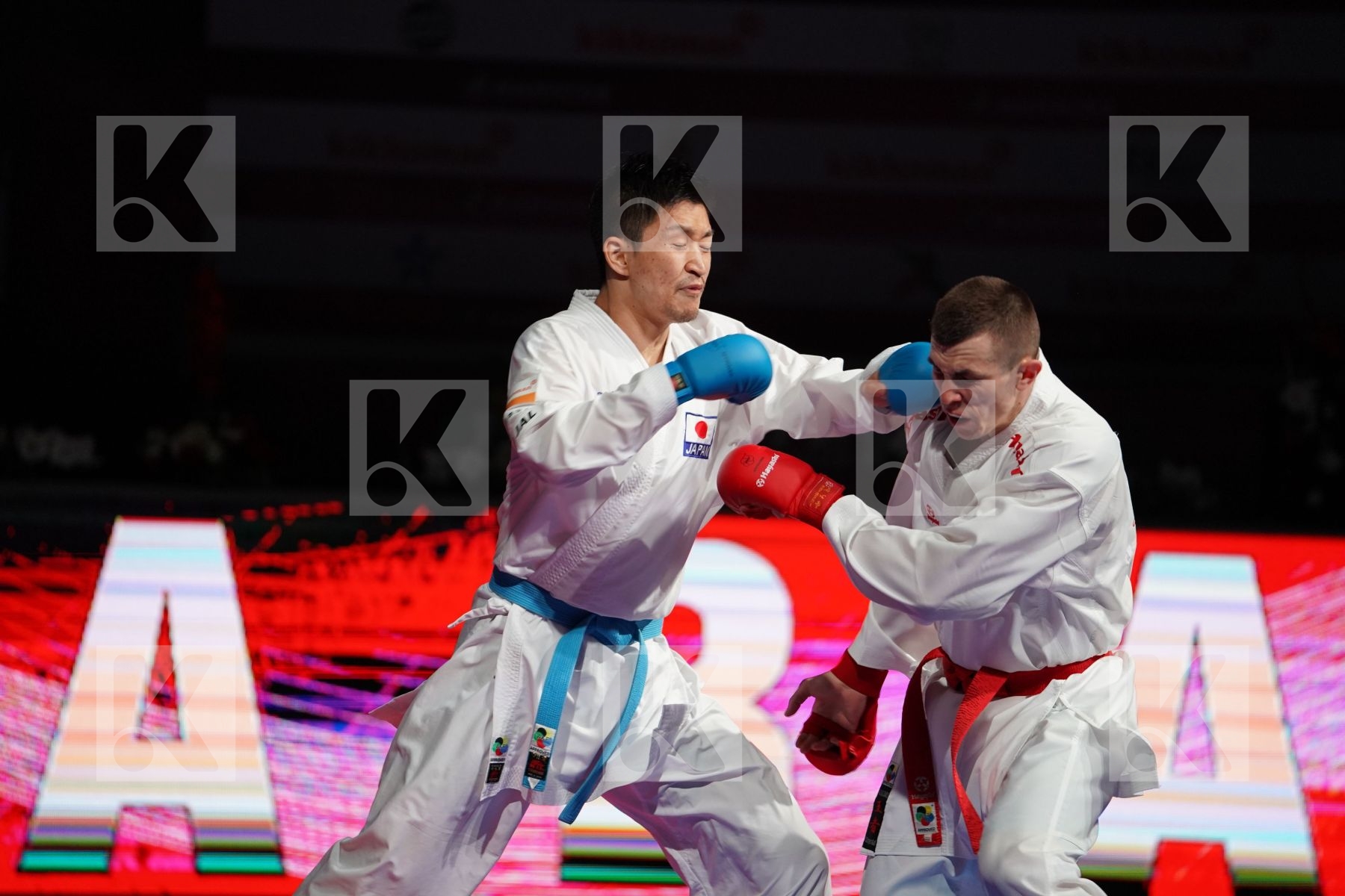 CHOBOTAR VALERII (UKRAINE) VS ARAGA RYUTARO (JAPAN) in Senior Kumite -84 Kg - Gold bout