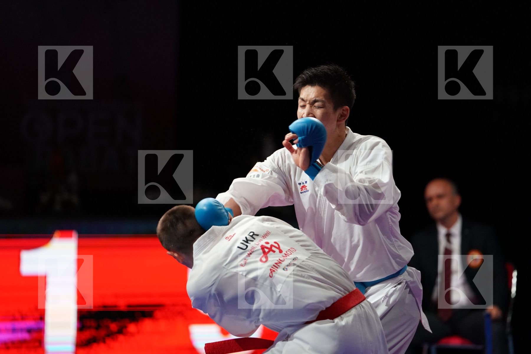 CHOBOTAR VALERII (UKRAINE) VS ARAGA RYUTARO (JAPAN) in Senior Kumite -84 Kg - Gold bout
