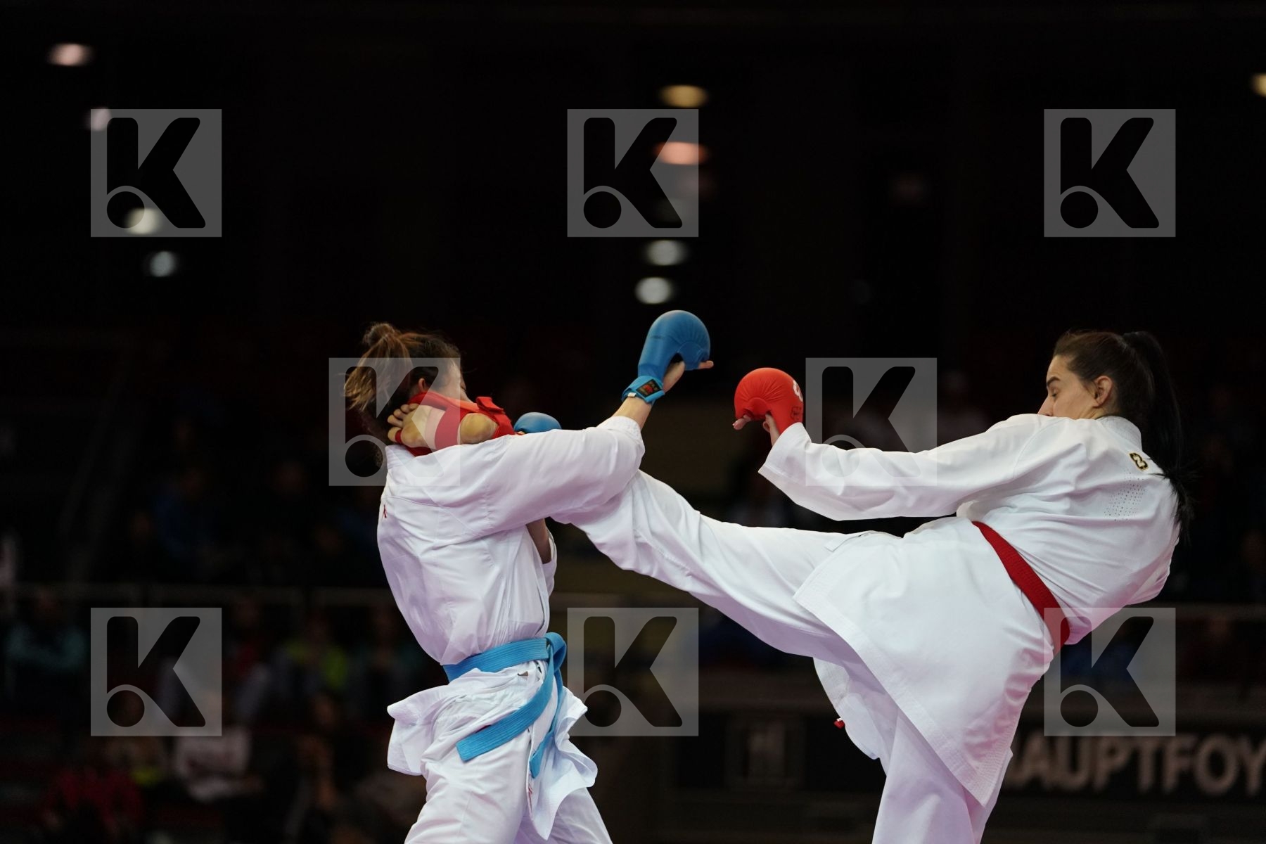 HALYNA MELNYK (UKRAINE) VS GONG LI (CHN) in Senior Kumite -68 Kg - Bronze bout