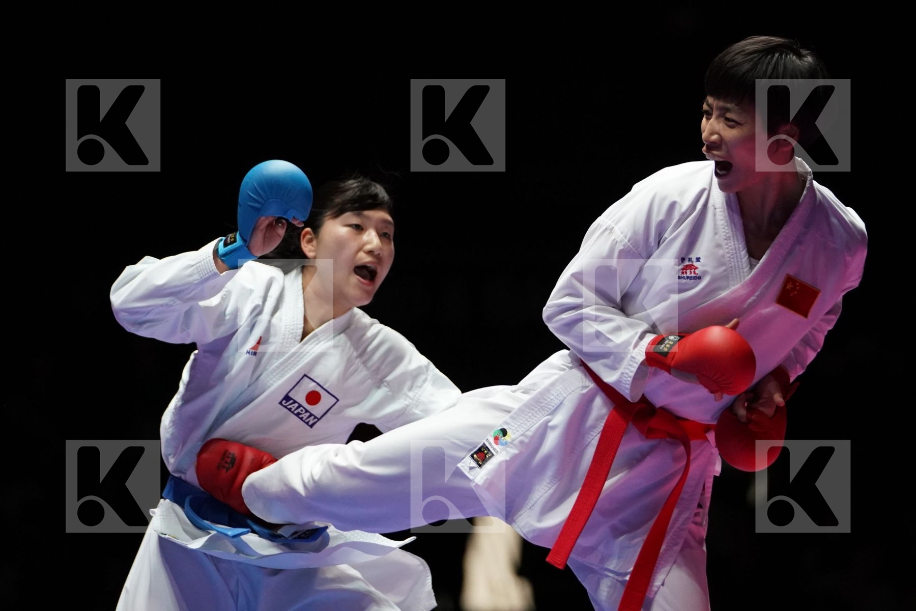 YIN XIAOYAN (CHINA) VS YUKI KUJURO (JAPAN) in Senior Kumite -61 Kg - Gold bout