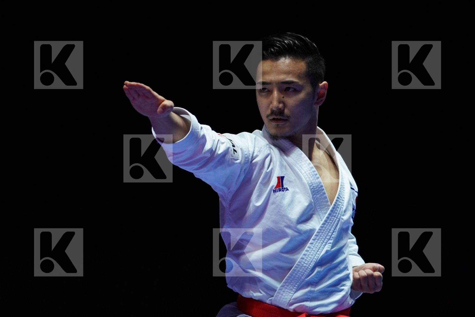 KAZUMASA MOTO (JAPAN) in Senior Male Kata - Gold bout