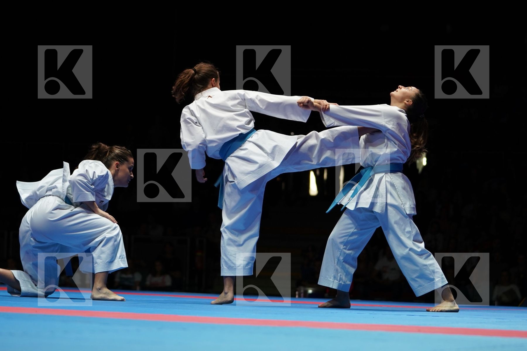 AUSTRALIA (DIMOSKA, DIMOSKA, KAMCHESKA) in Senior Team Female Kata - Gold bout