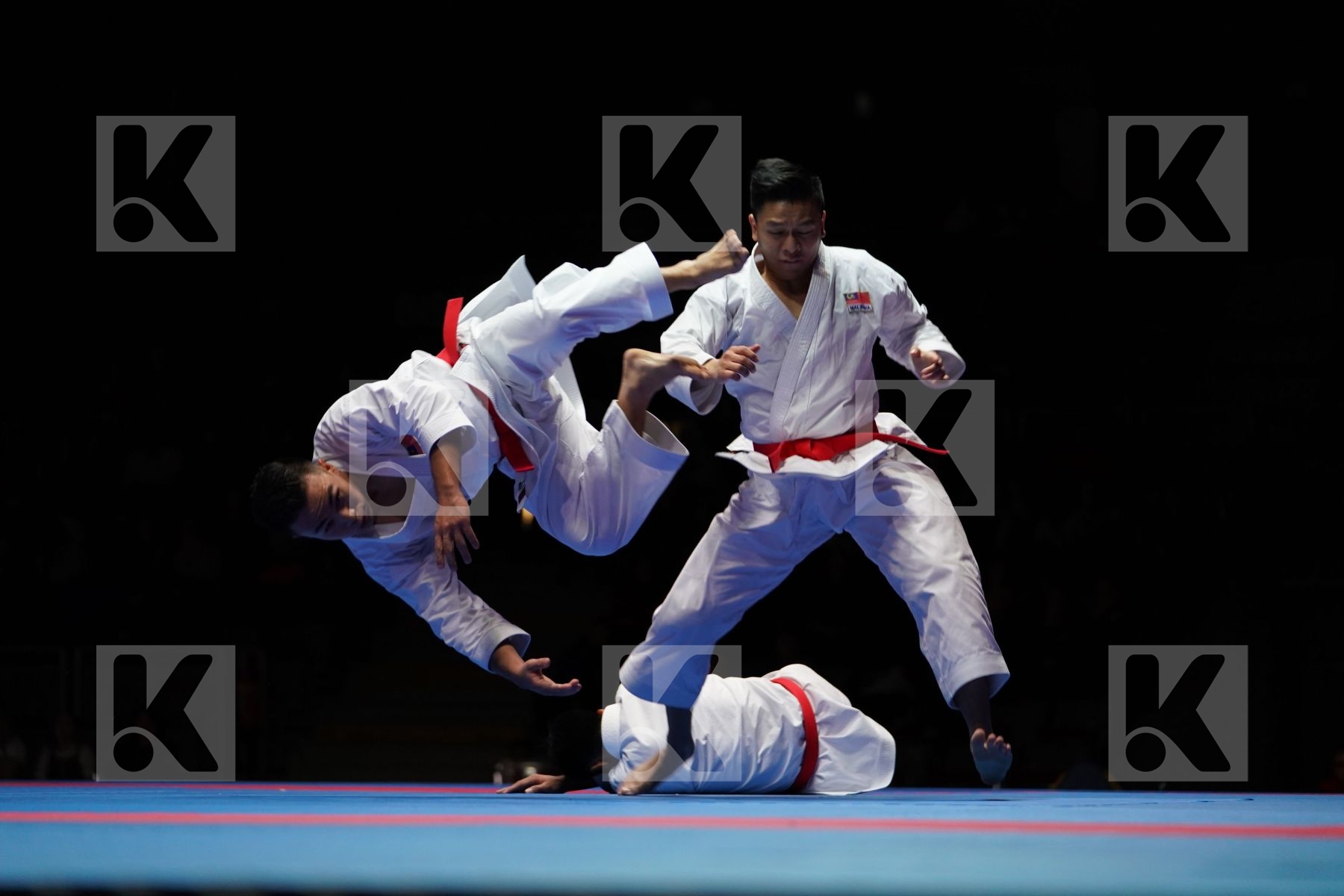 MALAYSIA (HOE, LEONG, OH THENG WEI) in Senior Team Male Kata - Gold bout