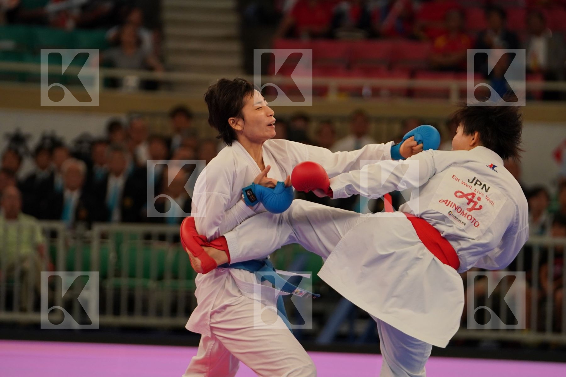 SUZUKI MAYA (JAPAN) vs YIN XIAOYAN (CHINA) in Senior Kumite -61 Kg - Bronze bout