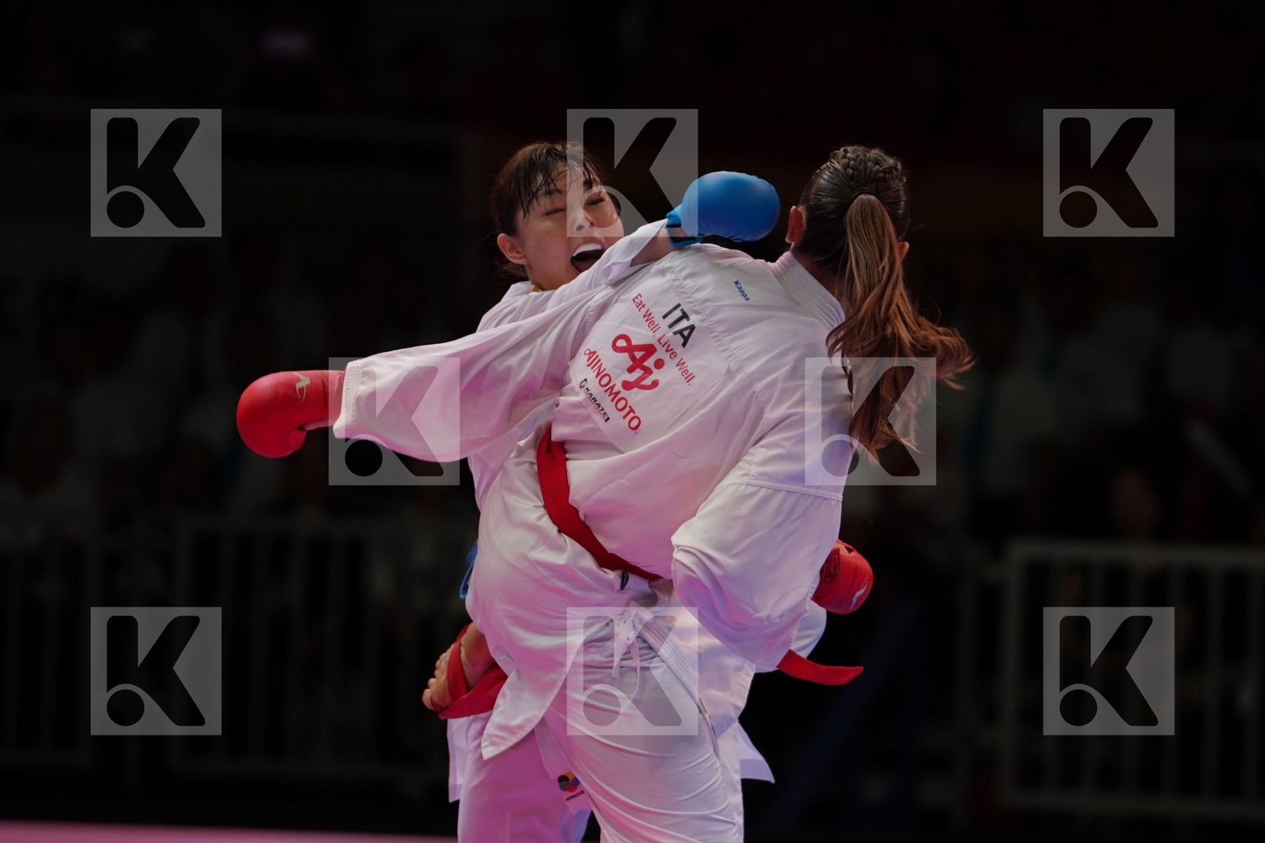FERRACUTI CLIO (ITALY) vs UEKUSA AYUMI (JAPAN) in Senior Kumite 68+ Kg - Gold bout