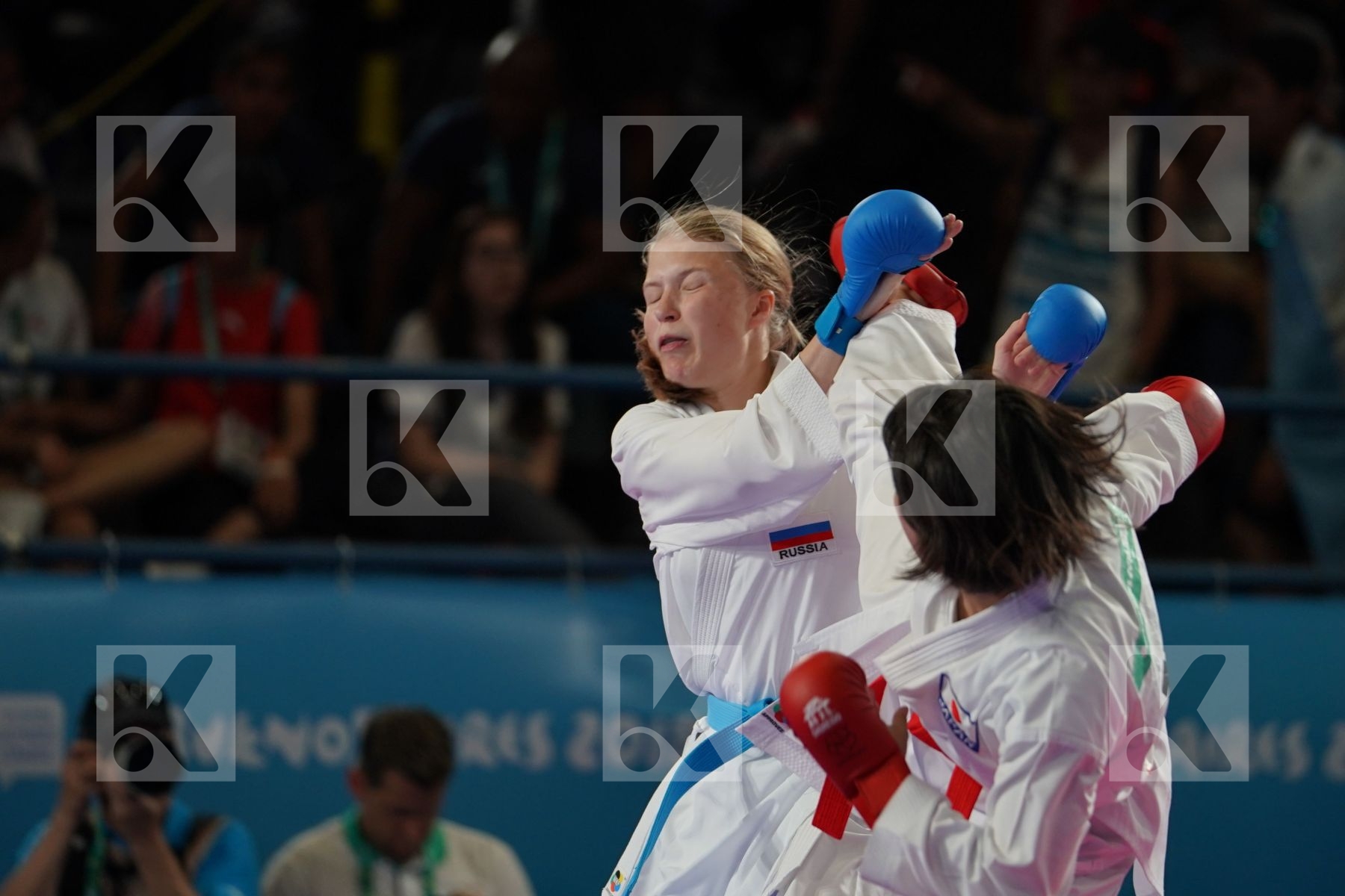 KOKORO SAKAJI (JAPAN) vs ANNA CHERNYSHEVA (RUSSIA) in Junior Kumite Female - 59 Kg - Gold bout