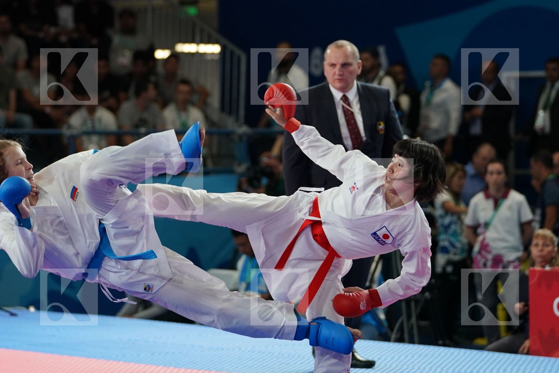 KOKORO SAKAJI (JAPAN) vs ANNA CHERNYSHEVA (RUSSIA) in Junior Kumite Female - 59 Kg - Gold bout