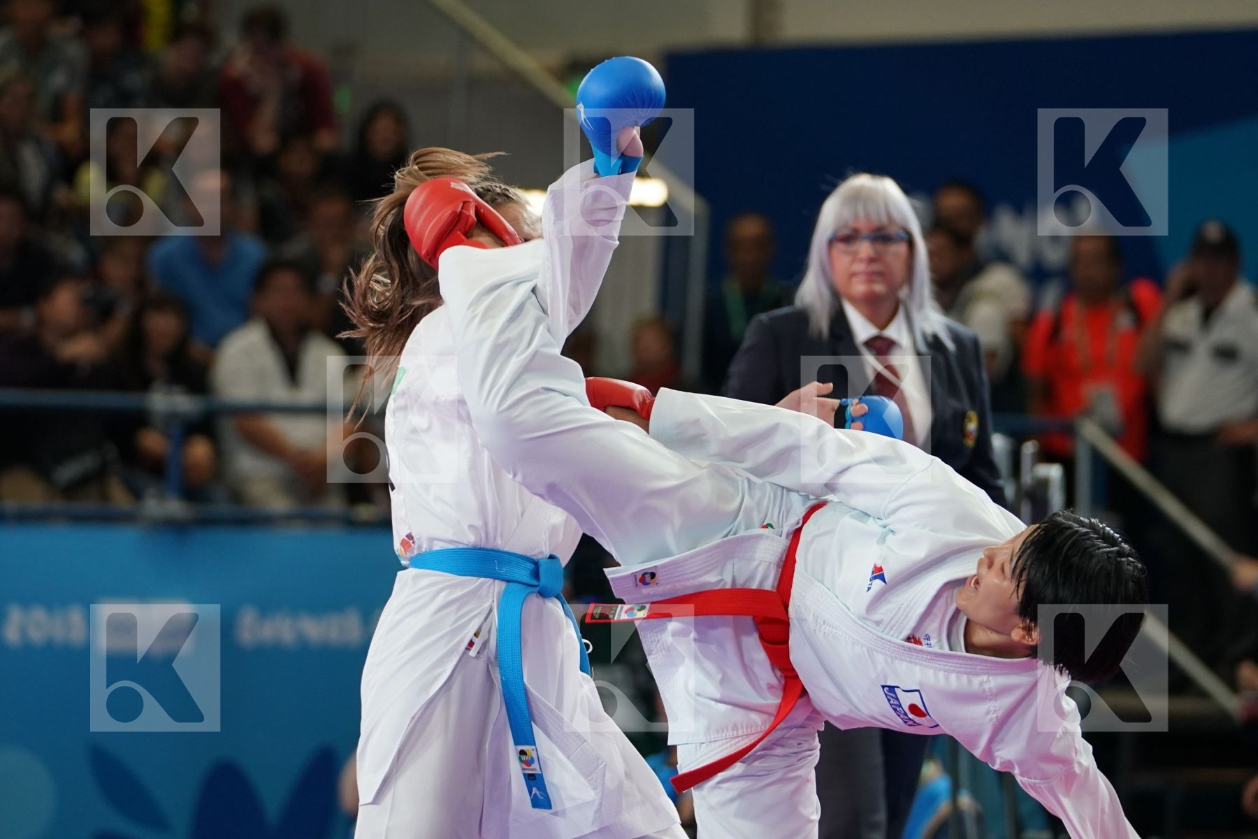 SAKURA SAWASHIMA (JAPAN) vs LAUREN PAIGE SALISBURY (GREAT BRITAIN) in Junior Kumite Female 59+ Kg - Semifinal