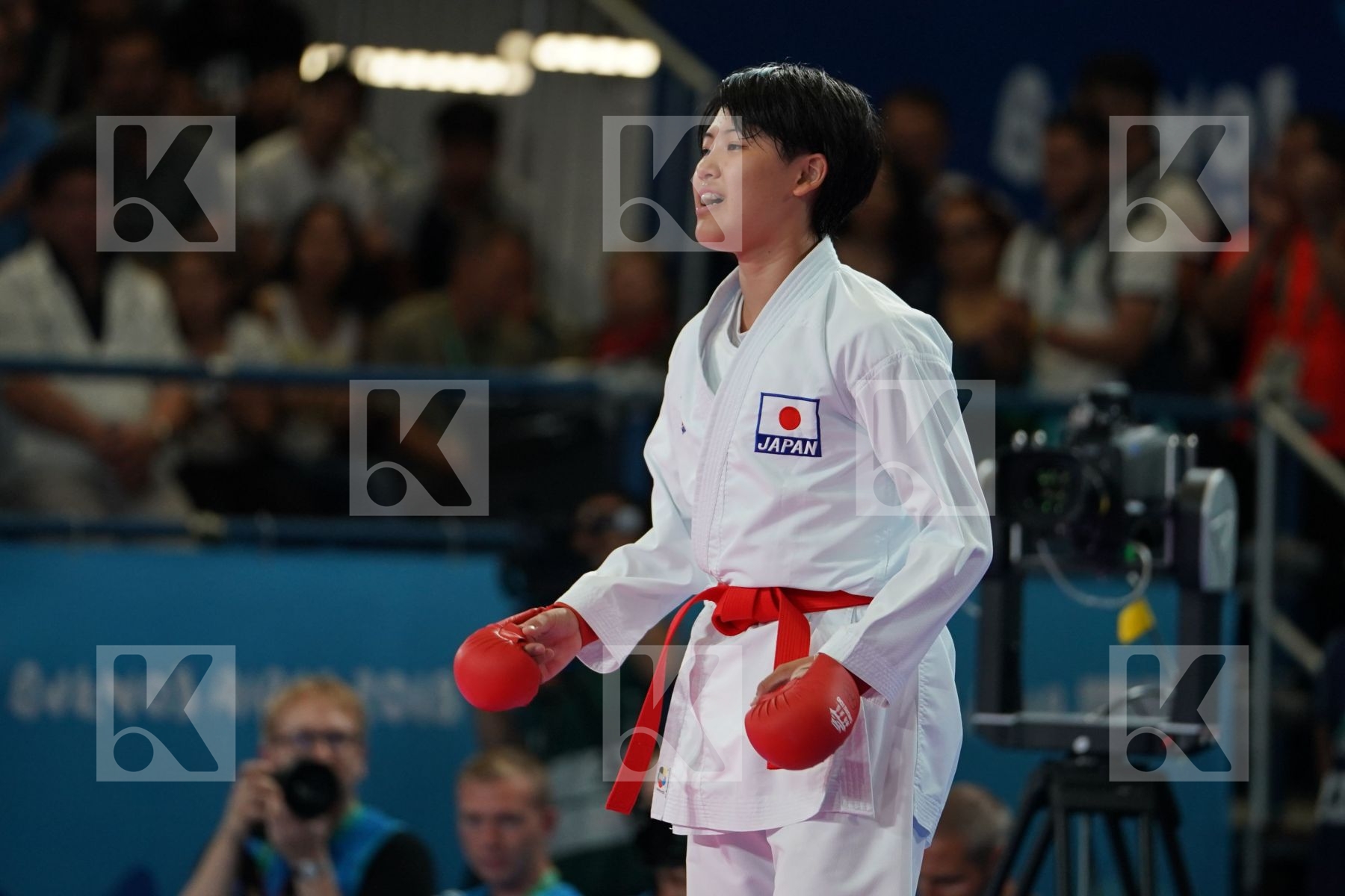SAKURA SAWASHIMA (JAPAN) vs LAUREN PAIGE SALISBURY (GREAT BRITAIN) in Junior Kumite Female 59+ Kg - Semifinal