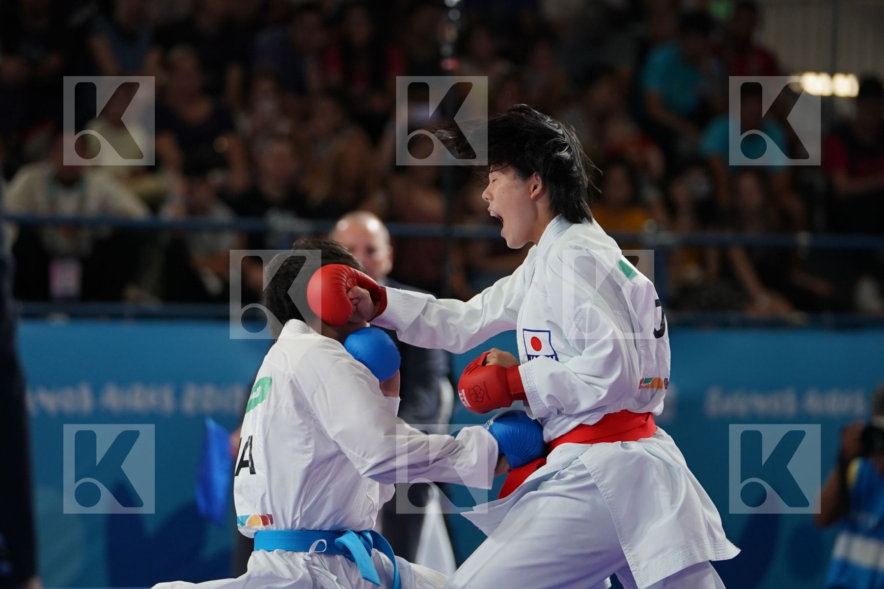 RINKA TAHATA (JAPAN) Vs AIKA OKAZAKI (THAILAND) in Junior Kumite Female -53Kg - Semifinal