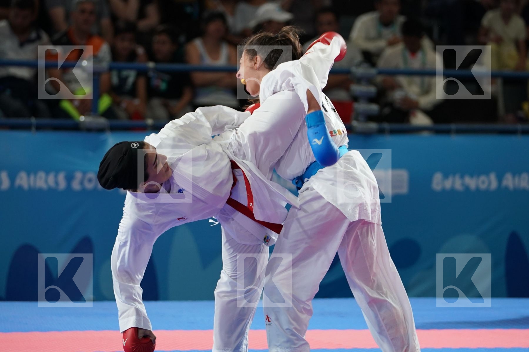 FATEMEH KONAKDARTARSI (IRAN) Vs TANIA BARROS (PORTUGAL) in Junior Kumite Female -53Kg - Semifinal