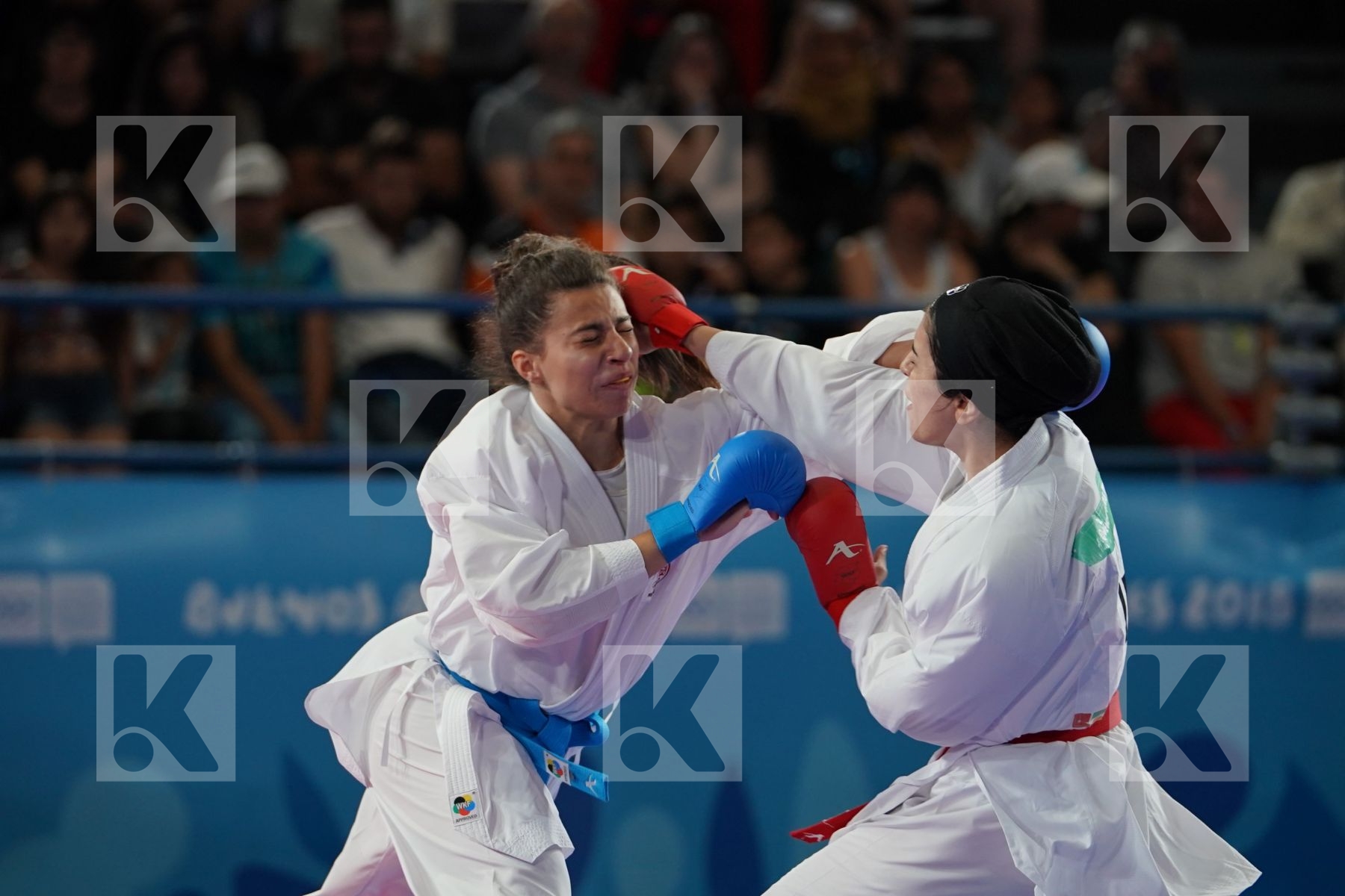 FATEMEH KONAKDARTARSI (IRAN) Vs TANIA BARROS (PORTUGAL) in Junior Kumite Female -53Kg - Semifinal