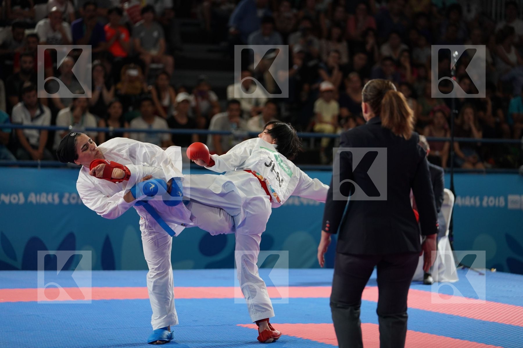 TANIA BARROS (PORTUGAL) Vs AIKA OKAZAKI (THAILAND) in Junior Kumite Female -53Kg - Semifinal