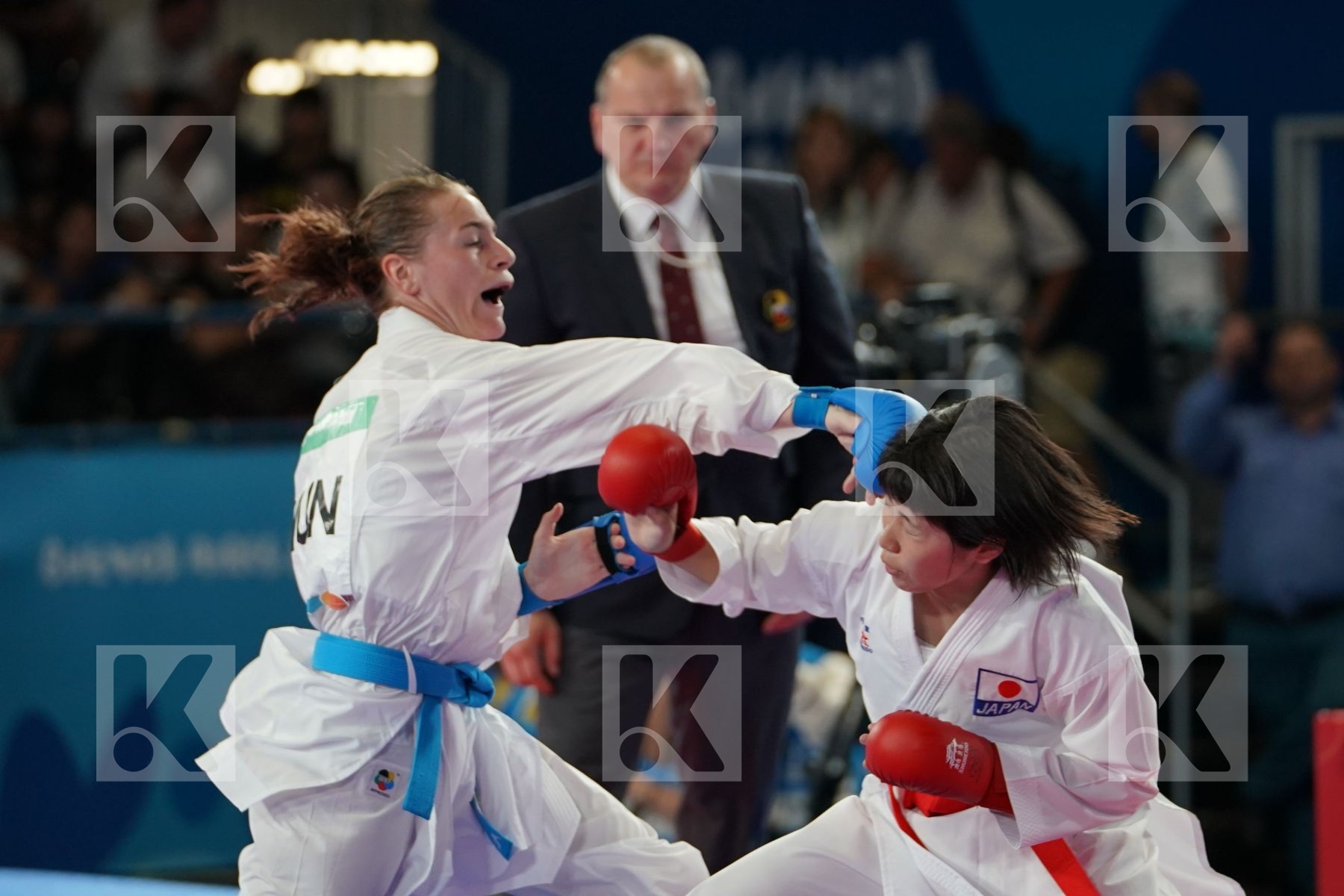 KOKORO SAKAJI (JAPAN) Vs ZSOFIA BARANYI (HUNGARY) in Junior Kumite Female - 59 Kg - Semifinal
