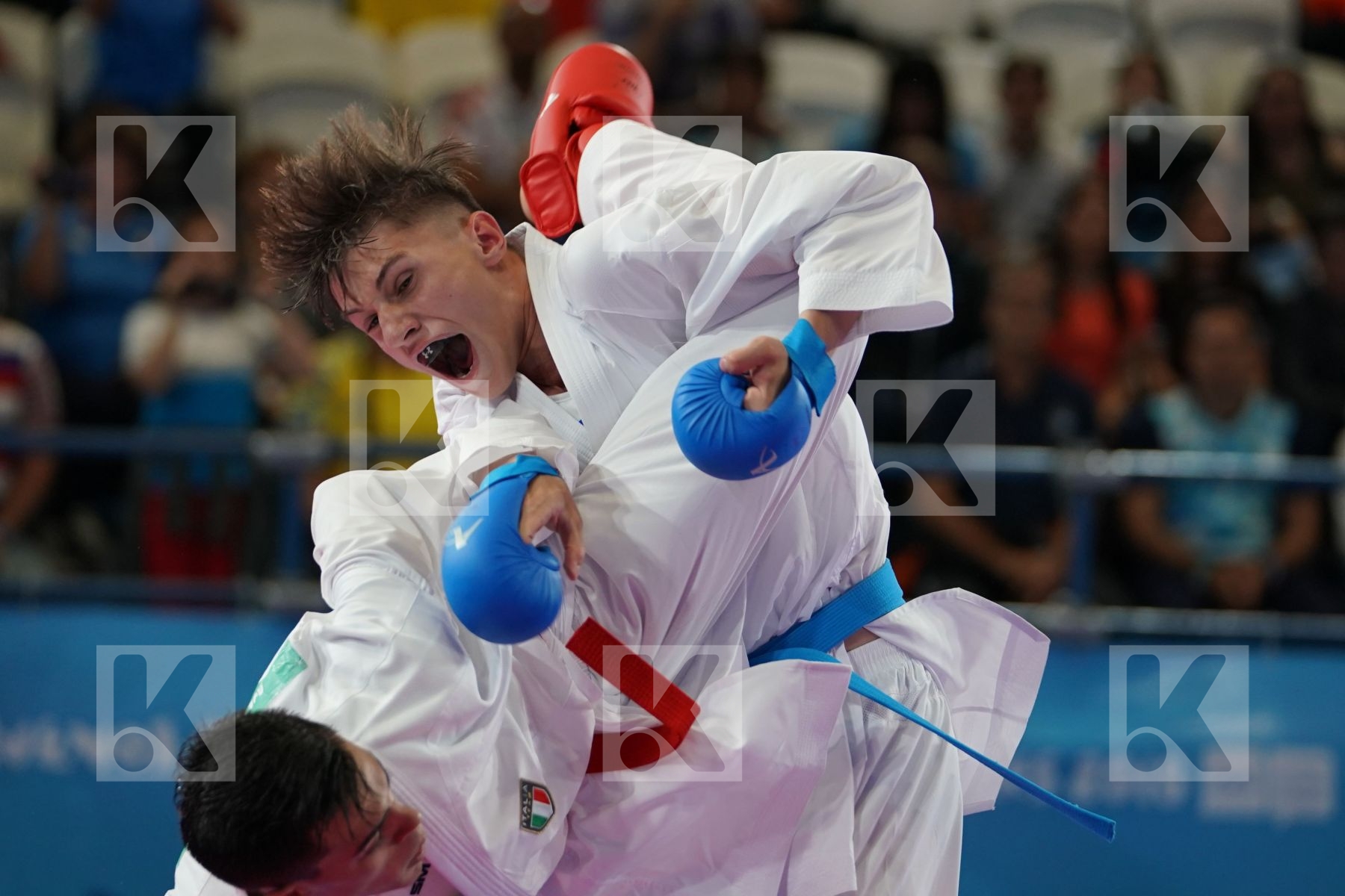 ROSARIO RUGGIERO (ITALY) vs ROBERT SHYROIAN (UKRAINE) in Junior Kumite Male Ð 68 Kg - Qualification