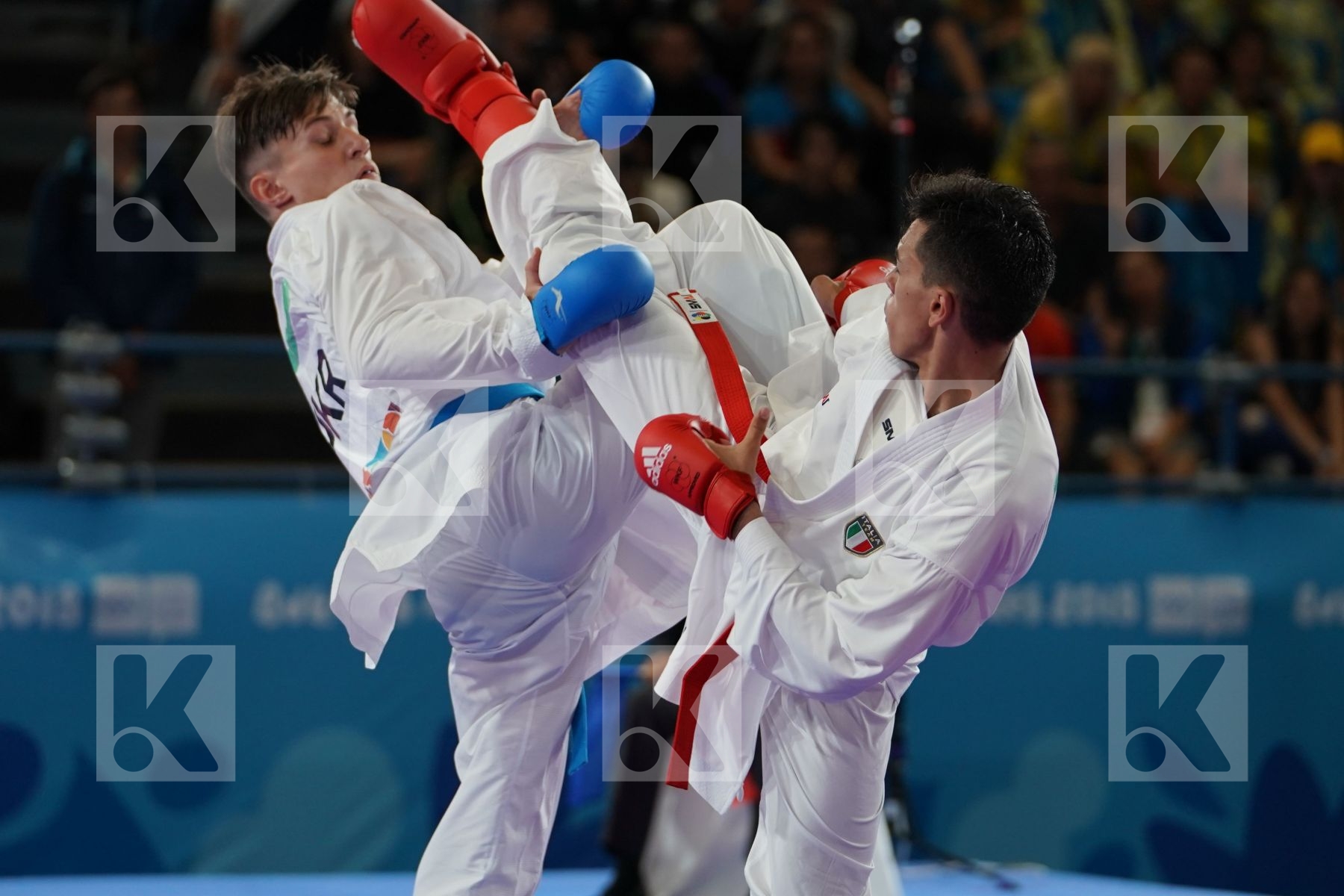 ROSARIO RUGGIERO (ITALY) vs ROBERT SHYROIAN (UKRAINE) in Junior Kumite Male Ð 68 Kg - Qualification