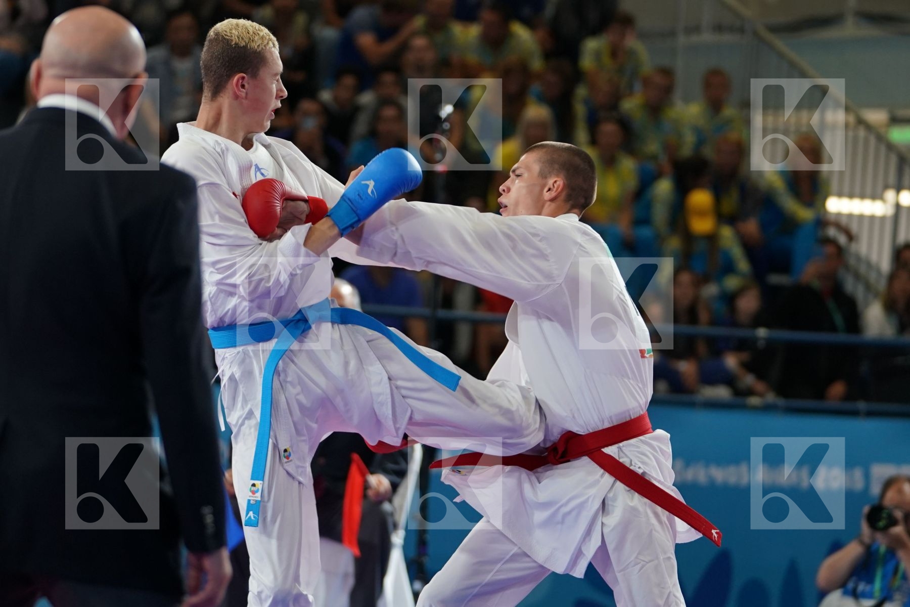 BOSKOVIC BOJAN (MONTENEGRO) vs QUENTIN MAHAUDEN (BELGIUM) in Junior Kumite Male Ð 68 Kg - Qualification