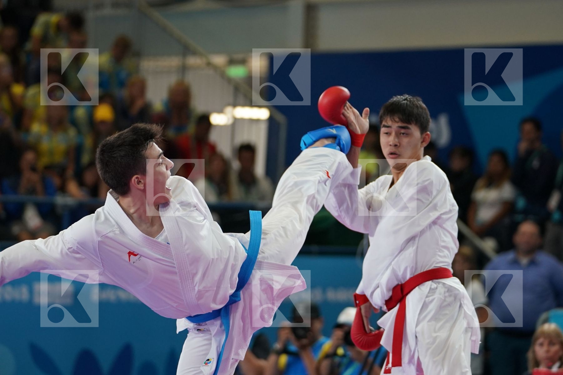 ABILMANSUR BATYRGALI (KAZAKHSTAN) vs JUAN SALSENCH (ARGENTINA) in Junior Kumite Male Ð 68 Kg - Qualification