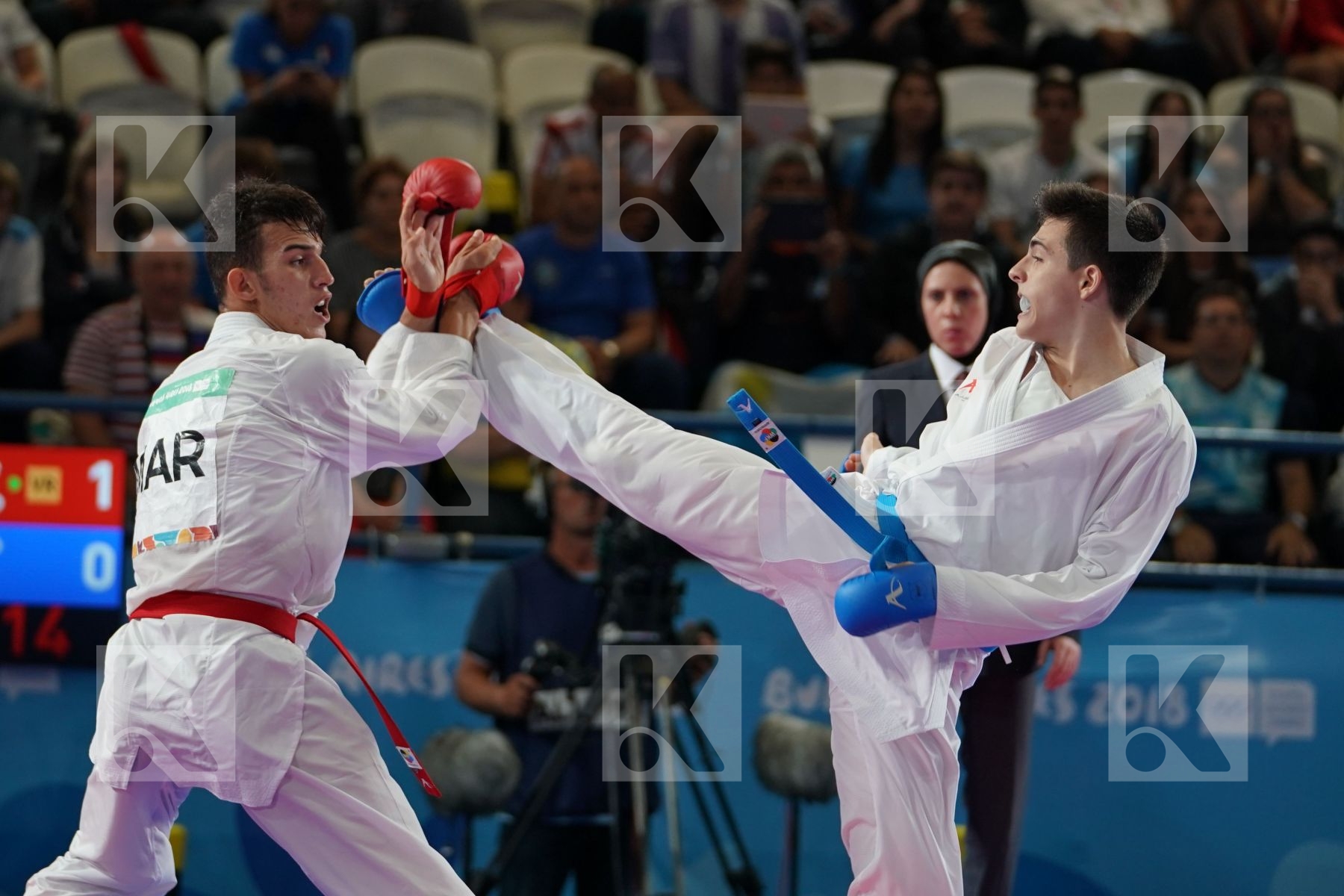 YASSINE SEKOURI (MOROCCO) vs JUAN SALSENCH (ARGENTINA) in Junior Kumite Male Ð 68 Kg - Qualification
