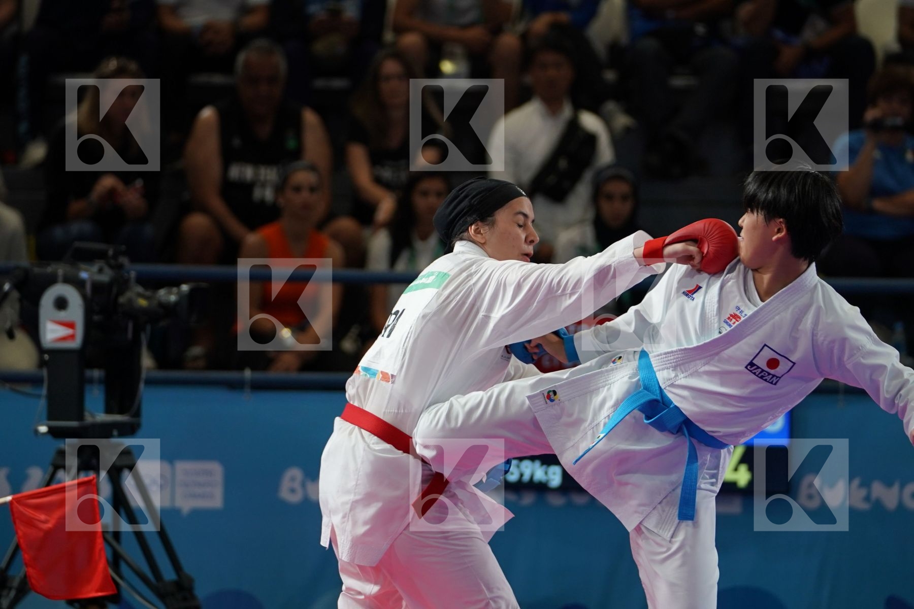 NEGIN ALTOONI (IRAN) vs SAKURA SAWASHIMA (JAPAN) in Junior Kumite Female 59+ Kg - Qualification