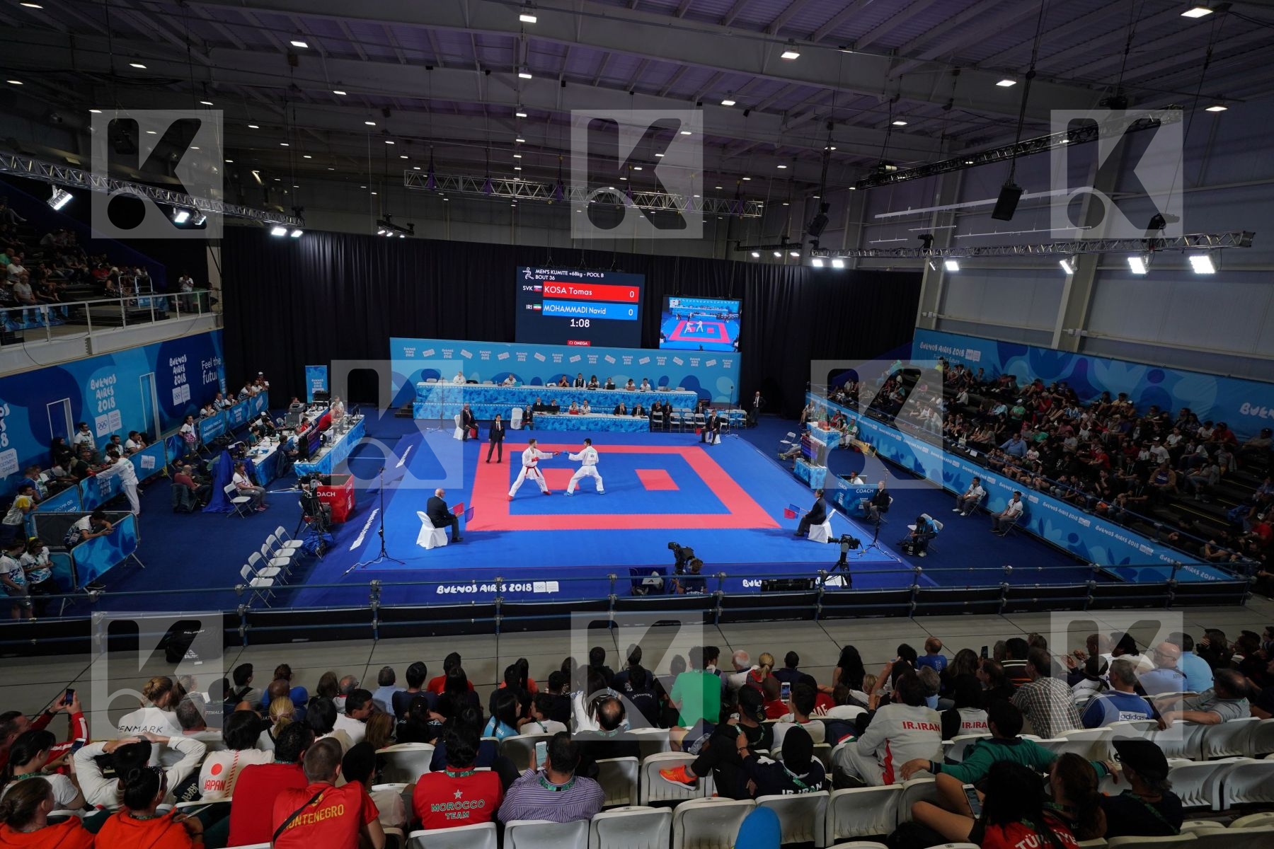 Arena, public view in Senior Kumite 68+ Kg - Qualification