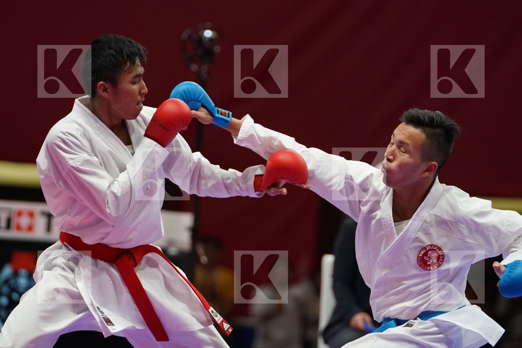 RIFKI ARDIANSYAH ARROSYIID (INDONESIA) vs CHUN HO LEE (HONG KONG) in Senior Kumite -60 Kg - Qualification
