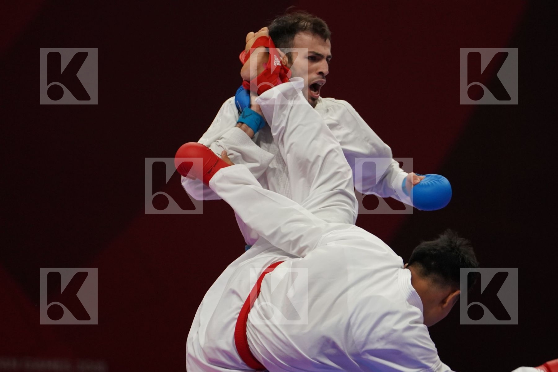 TEERAWAT PONGSAI (THAILAND) vs BAHMAN ASGARI GHONCHEH (ISLAMIC REPUBLIC OF IRAN) in Senior Kumite Ð 75 Kg - Qualification