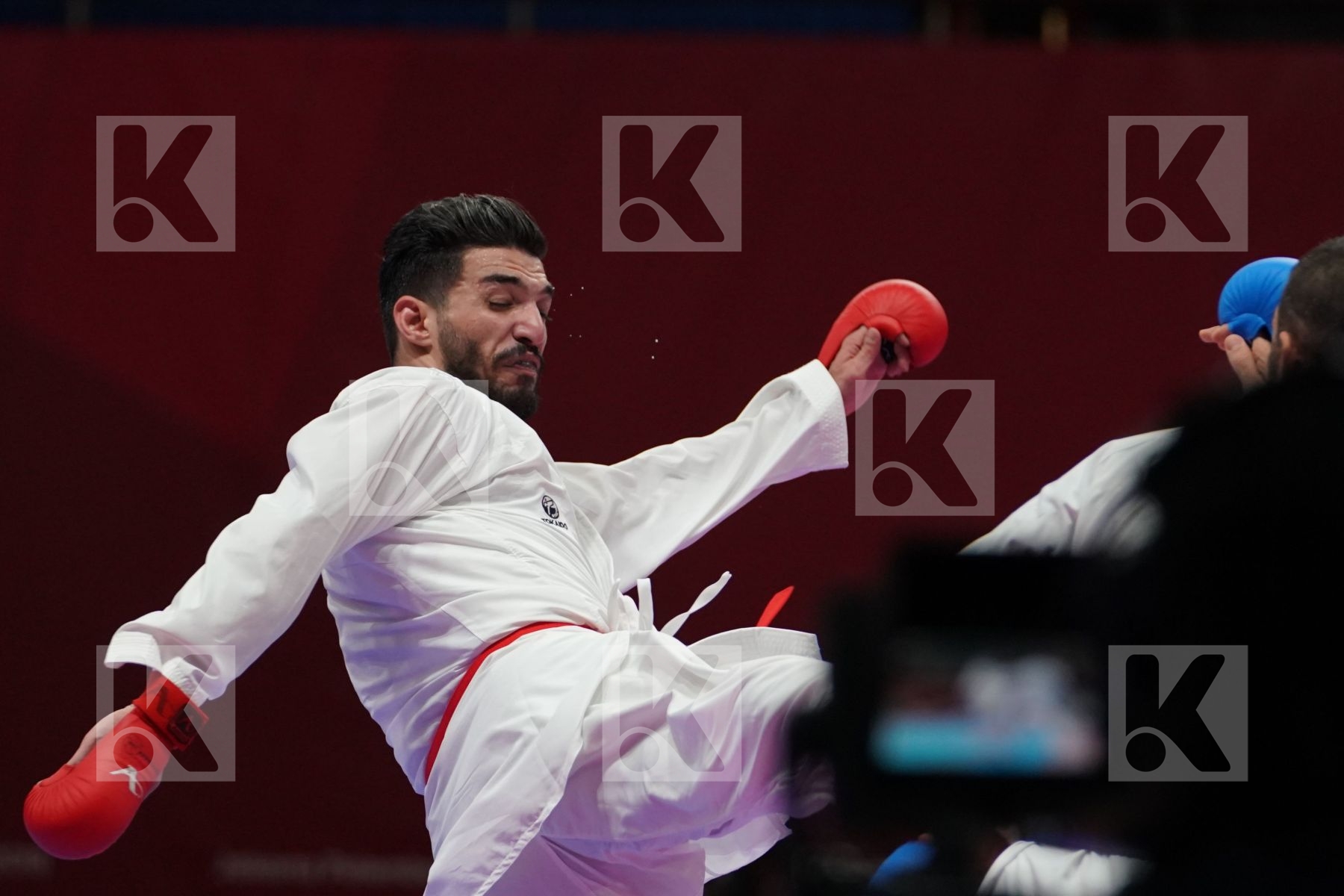 AHMAD ALMESFER (KUWAIT) vs ZABIOLLAH POORSHAB (ISLAMIC REPUBLIC OF IRAN) in Senior Kumite Ð 84 Kg - Qualification