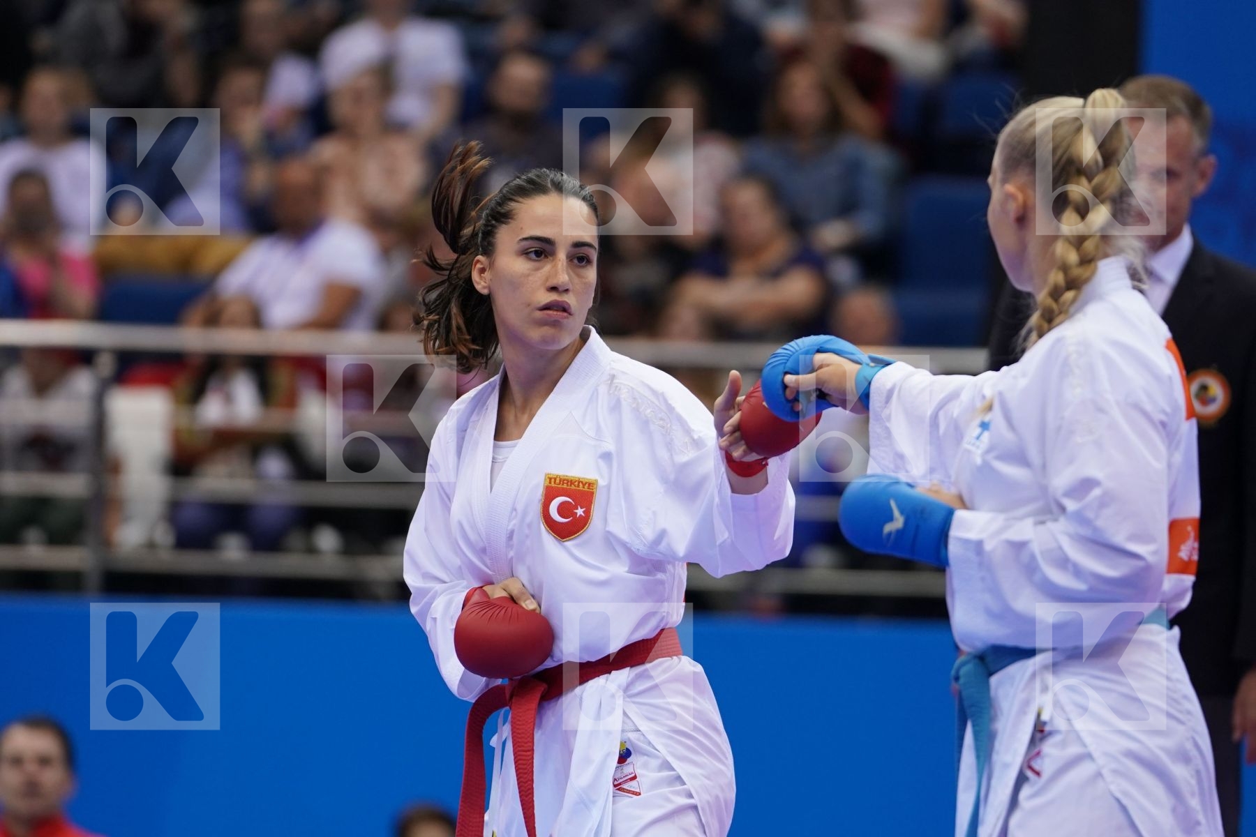 HOCAOGLU MELTEM (TURKEY) Vs KEINANEN TITTA (FINLAND) in Senior Kumite 68+ Kg - semi-final Bout
