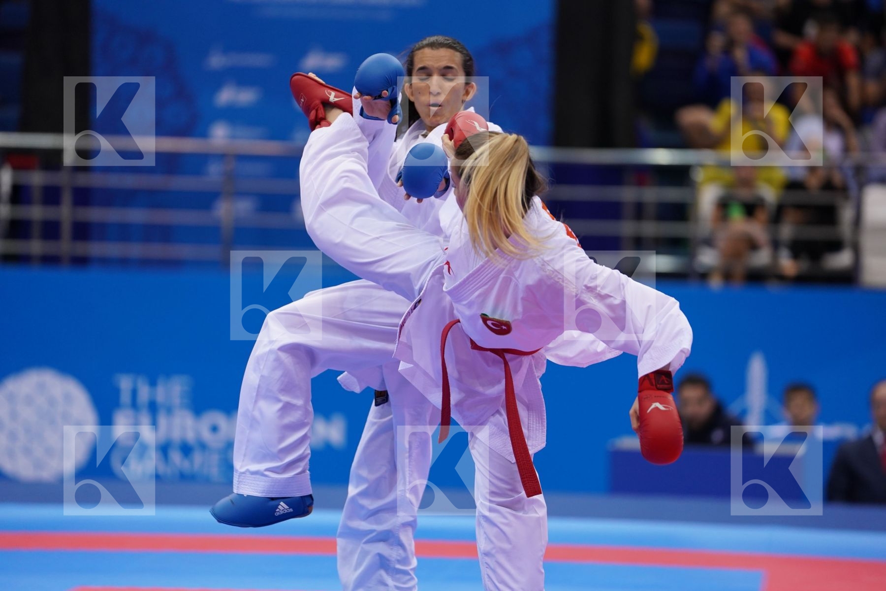 OZCELIK ARAPOGLU SERAP (TURKEY) Vs BOUDERBANE SOPHIA (FRANCE) in Senior Kumite -50 Kg - semi-final Bout