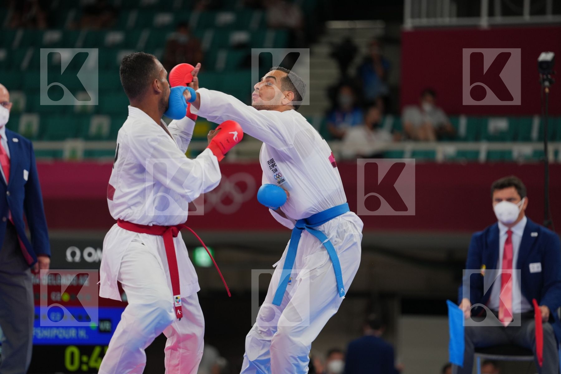 Madera Andres (Venezuela) - Kumite Male -67kg, Derafshipour Hamoon (Refugee Olympic Team) - Kumite Male -67kg in Senior Kumite -67 Kg - Round Robin bout