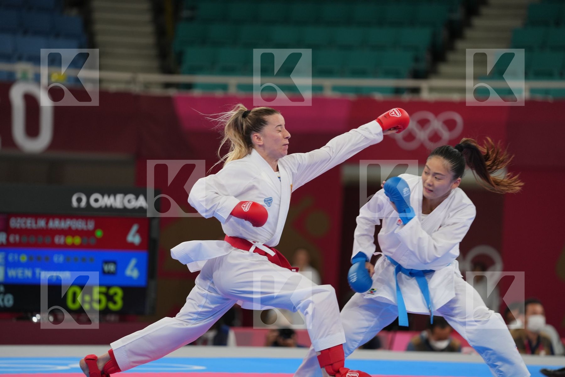 Ozcelik Arapoglu Serap (Turkey) - Kumite Female -55kg, Wen Tzu-Yun (Chinese Taipei) - Kumite Female -55kg in Senior Kumite -55 Kg - Round Robin bout