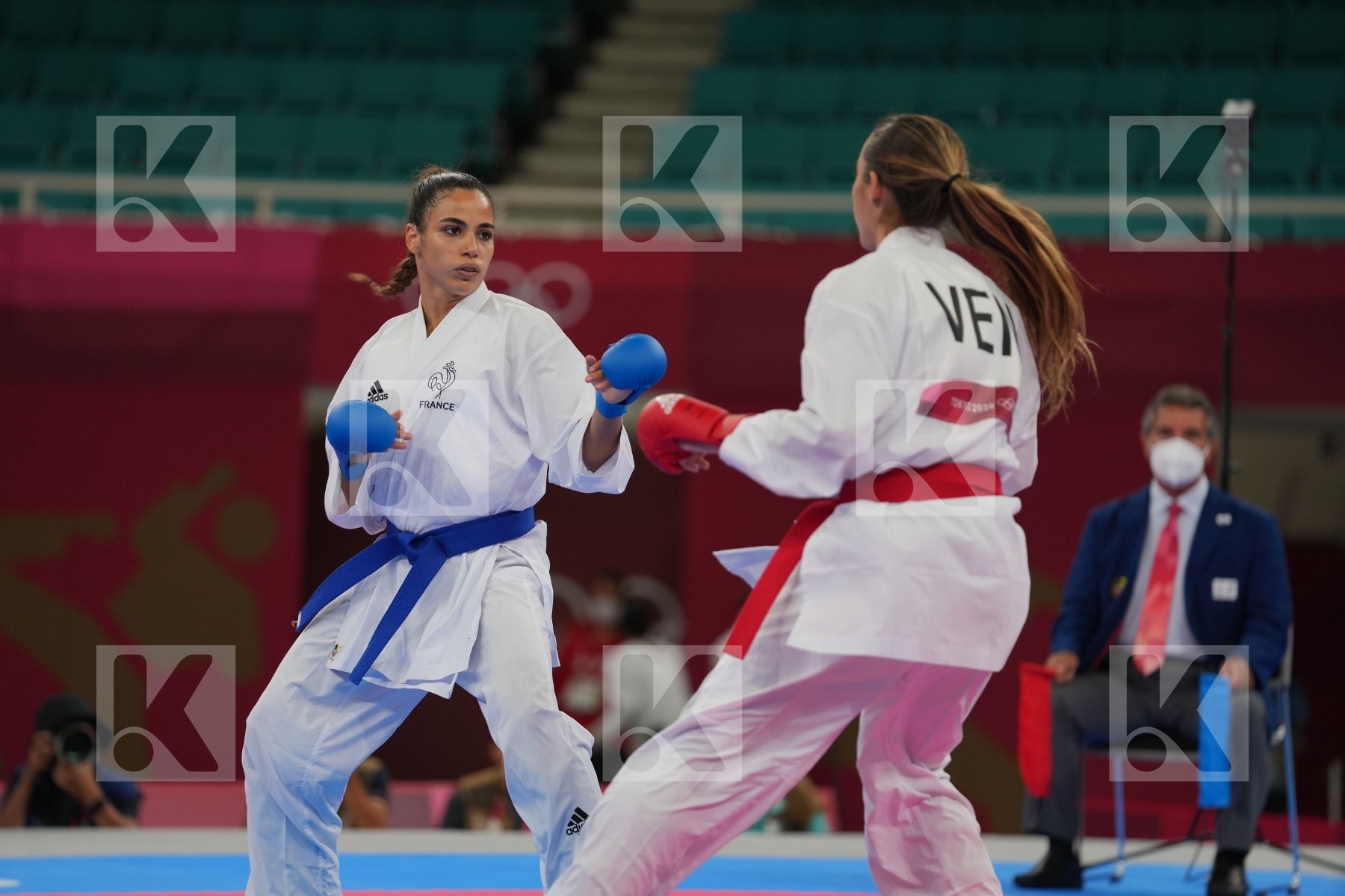 Garces Sequera Claudymar (Venezuela) - Kumite Female -61kg, Heurtault Leïla (France) - Kumite Female -61kg in Senior Kumite -61 Kg - Round Robin bout