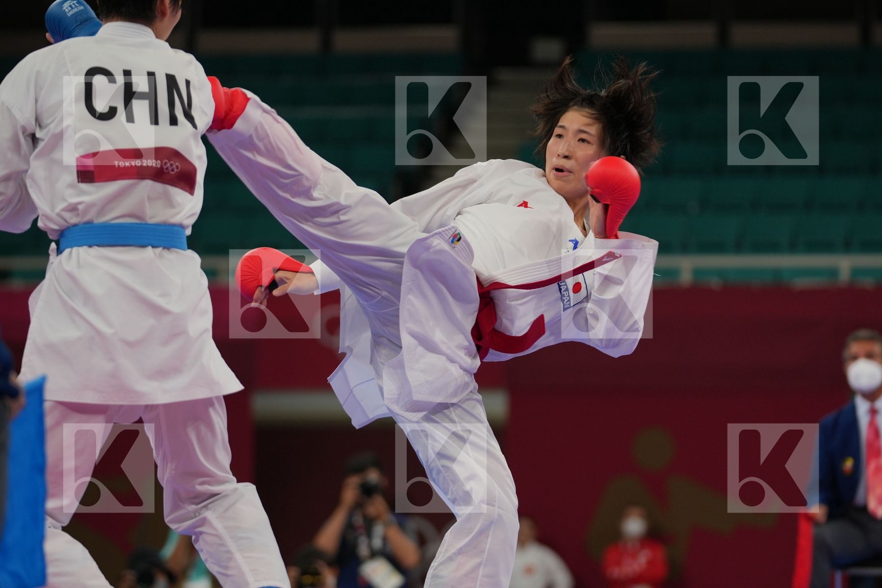 Someya Mayumi (Japan) - Kumite Female -61kg, Yin Xiaoyan (People's Republic of China) - Kumite Female -61kg in Senior Kumite -61 Kg - Round Robin bout