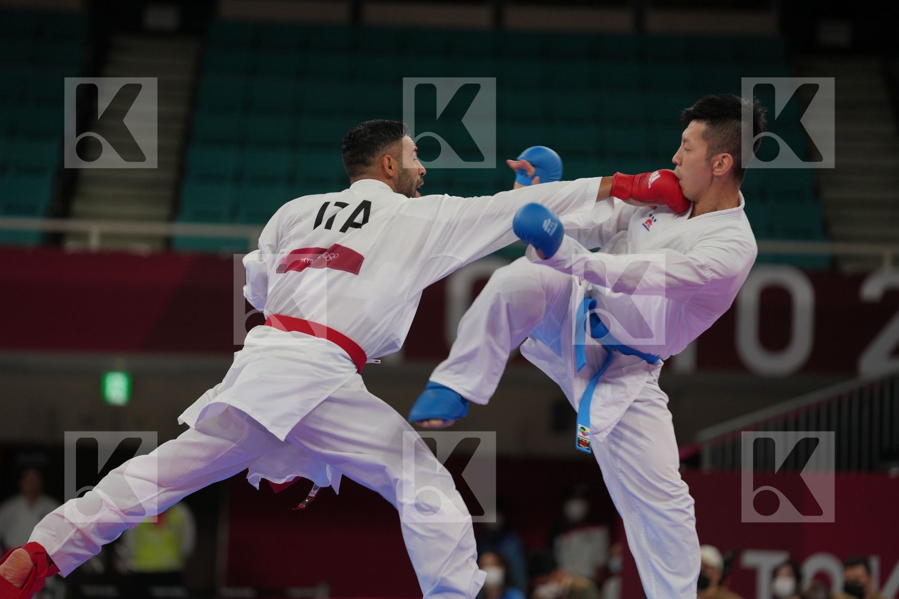 Busa Luigi (Italy) - Kumite Male -75kg, Yahiro Tsuneari (Australia) - Kumite Male -75kg in Senior Kumite -75 Kg - Round Robin bout