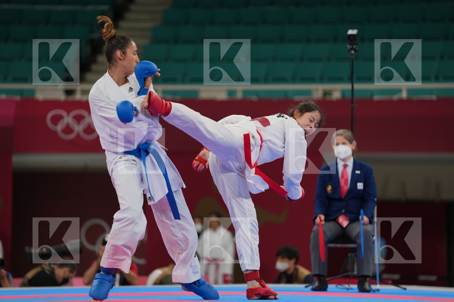 Gong Li (People's Republic of China) - Kumite Female+61kg, Matoub Lamya (Algeria) - Kumite Female +61kg in Senior Kumite 61+ Kg - Round Robin bout