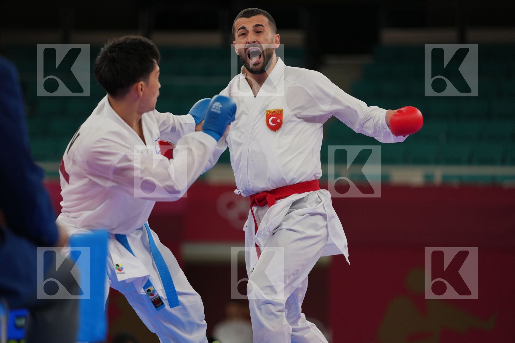 Aktas Ugur (Turkey) - Kumite Male +75kg, Araga Ryutaro (Japan) - Kumite Male +75kg in Senior Kumite 75+ Kg - Round Robin bout