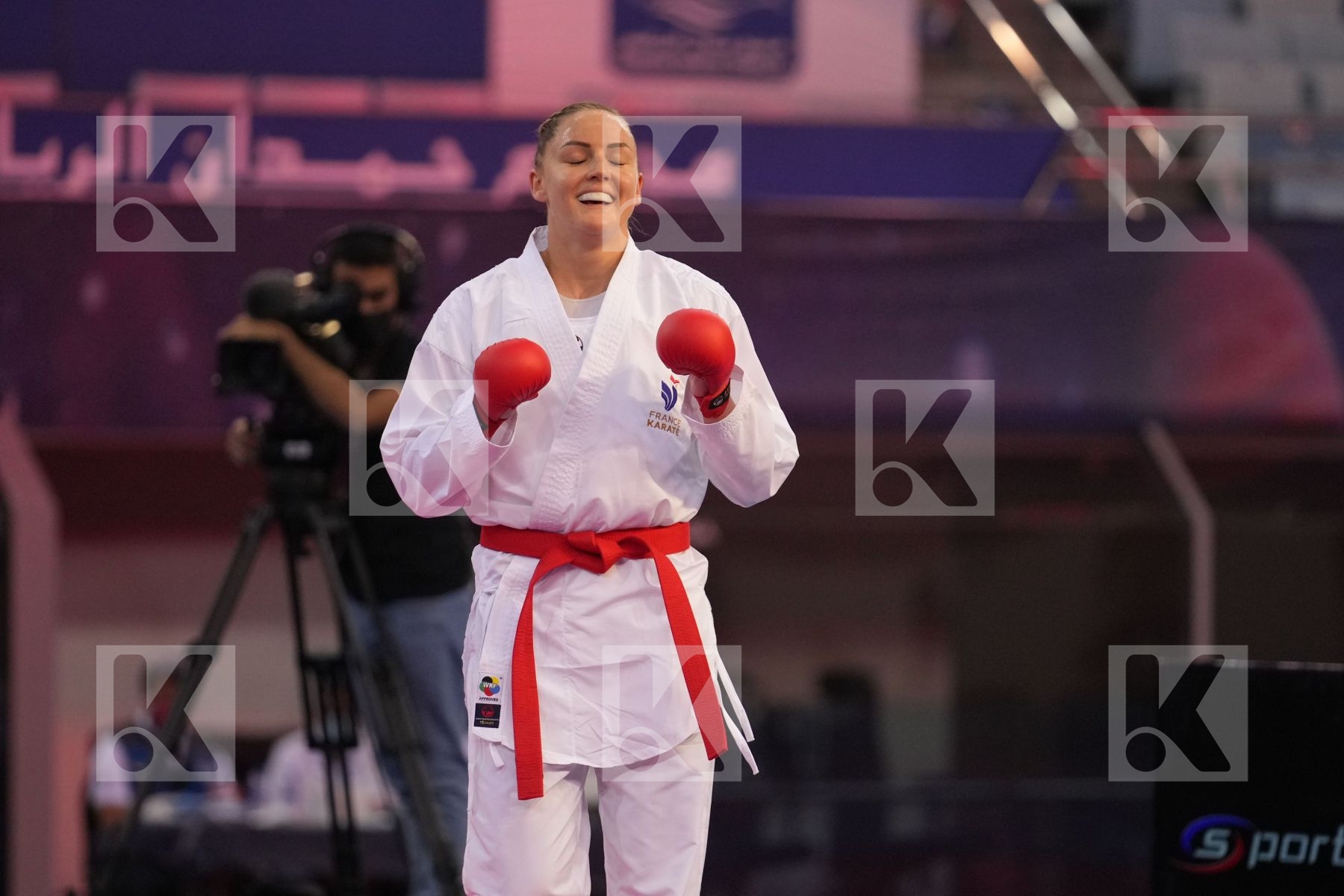 AGIER ALIZEE (FRANCE) vs BRATIC MELISSA (CANADA) in Female Kumite -68 Kg - bronze bout