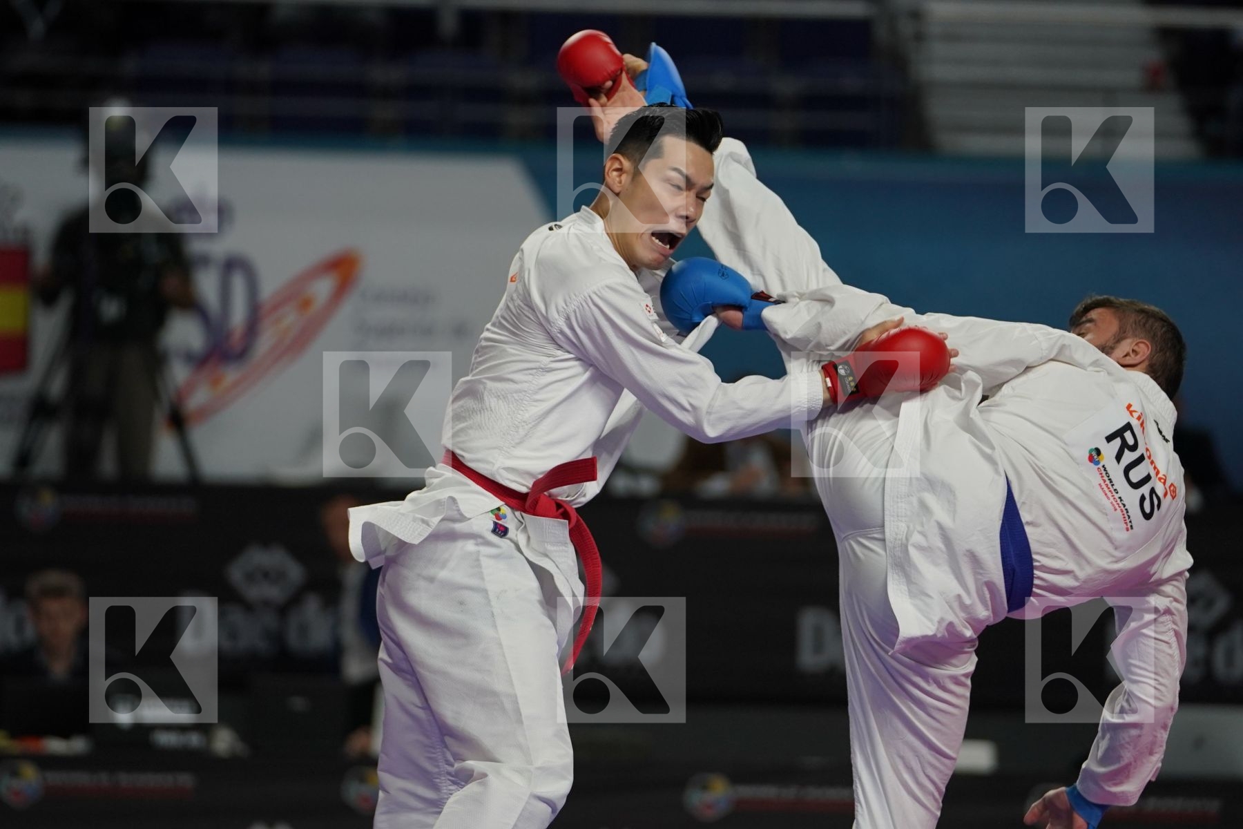 KEN NISHIMURA (JAPAN) vs BESLAN MIZOV (RUSSIAN FEDERATION) in Senior Kumite Ð 75 Kg - Bronze bout