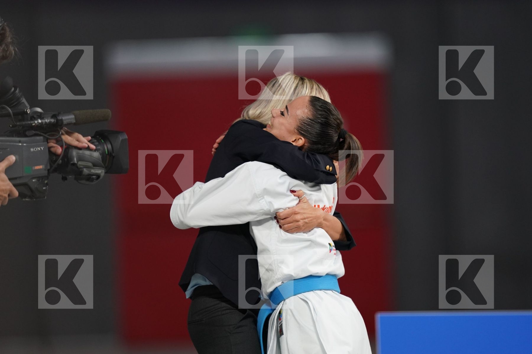 ALEXANDRA FERACCI (FRANCE) vs VIVIANA BOTTARO (ITALY) in Senior Female Kata - Bronze bout