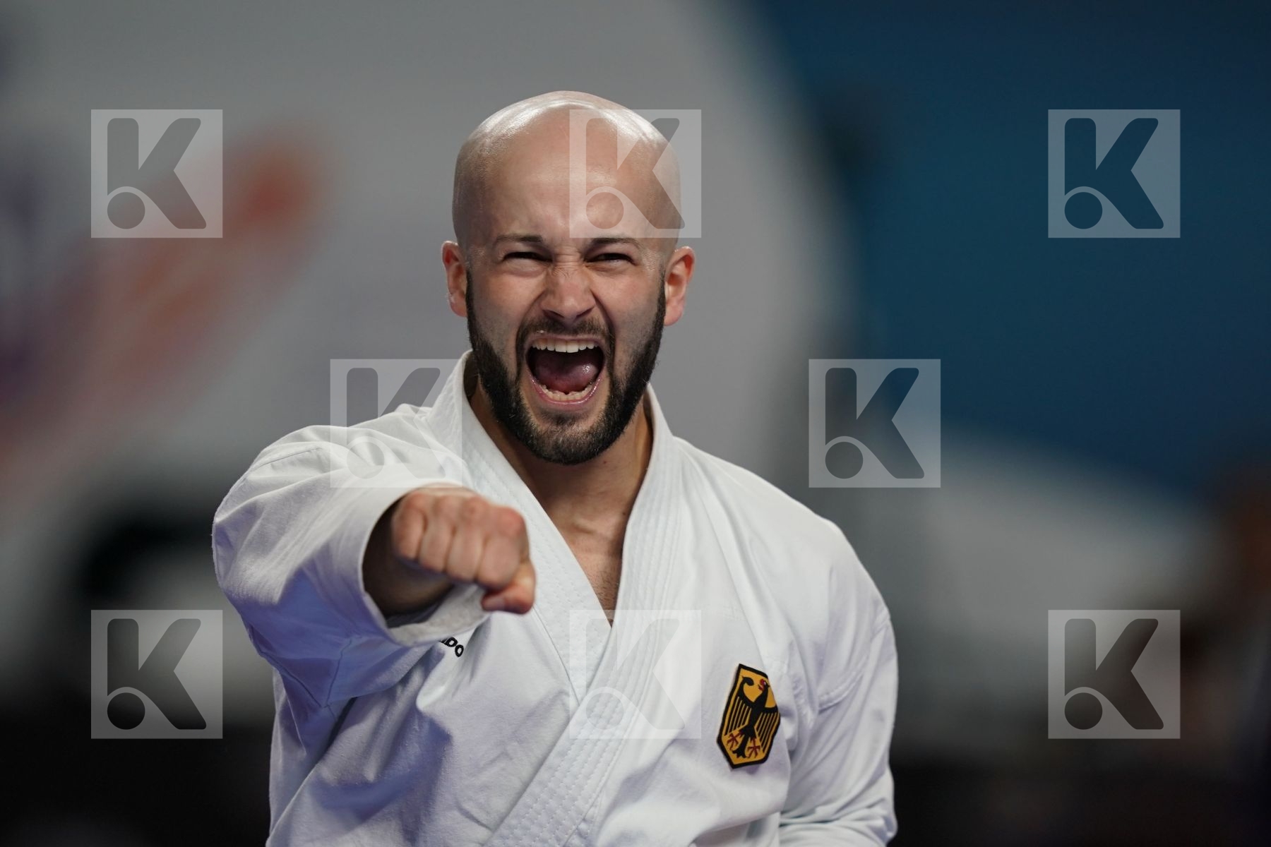 MATTIA BUSATO (ITALY) vs ILJA SMORGUNER (GERMANY) in Senior Male Kata - Bronze bout