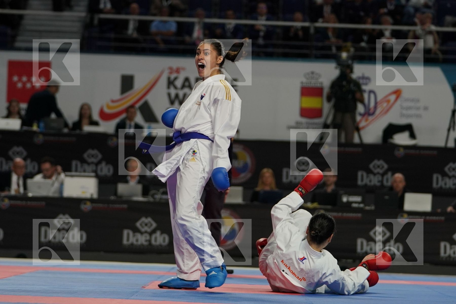 Japan (KAWAMURA, SAITO, SOMEYA, UEKUSA) vs France (AVAZERI, BRITO, HEURTAULT, SIVERT) in Senior Team Female Kumite - Final bout