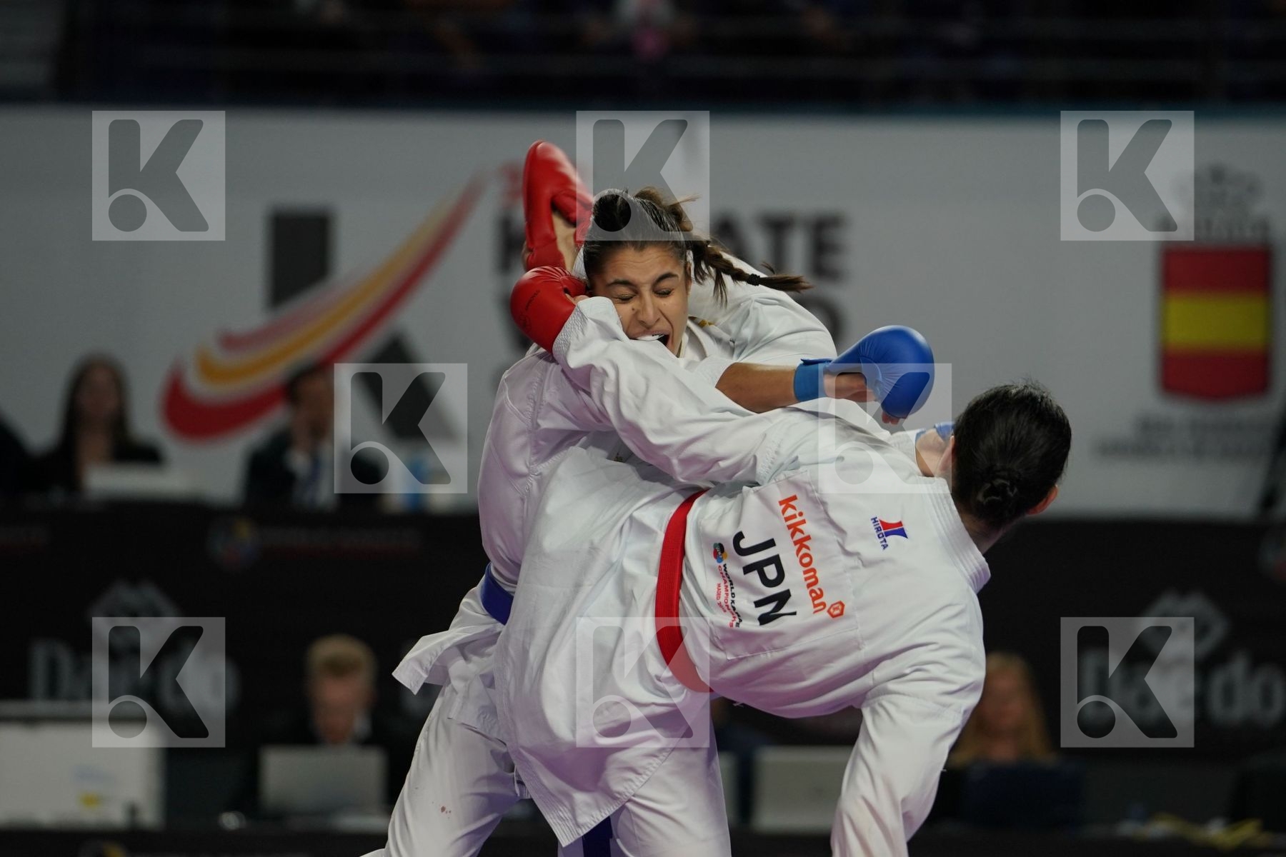 Japan (KAWAMURA, SAITO, SOMEYA, UEKUSA) vs France (AVAZERI, BRITO, HEURTAULT, SIVERT) in Senior Team Female Kumite - Final bout