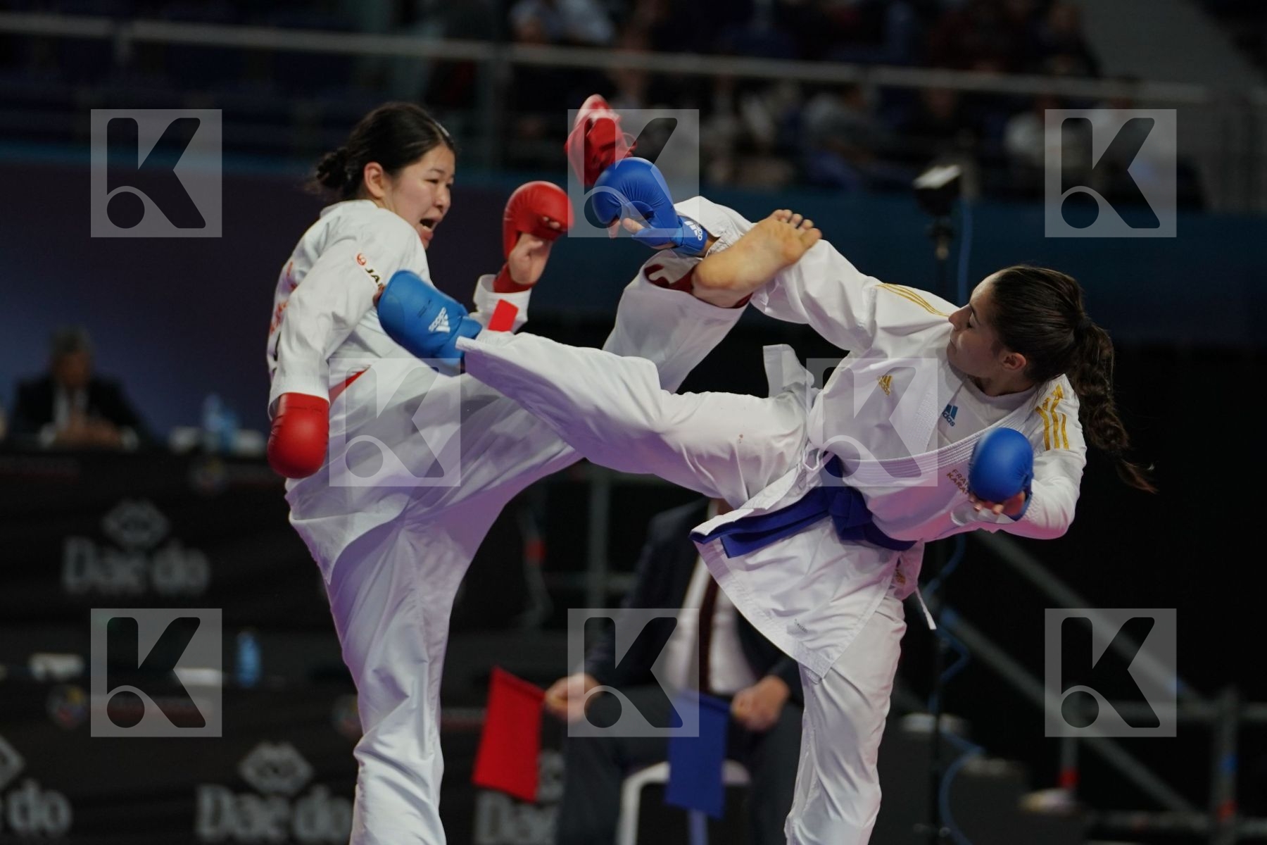 Japan (KAWAMURA, SAITO, SOMEYA, UEKUSA) vs France (AVAZERI, BRITO, HEURTAULT, SIVERT) in Senior Team Female Kumite - Final bout