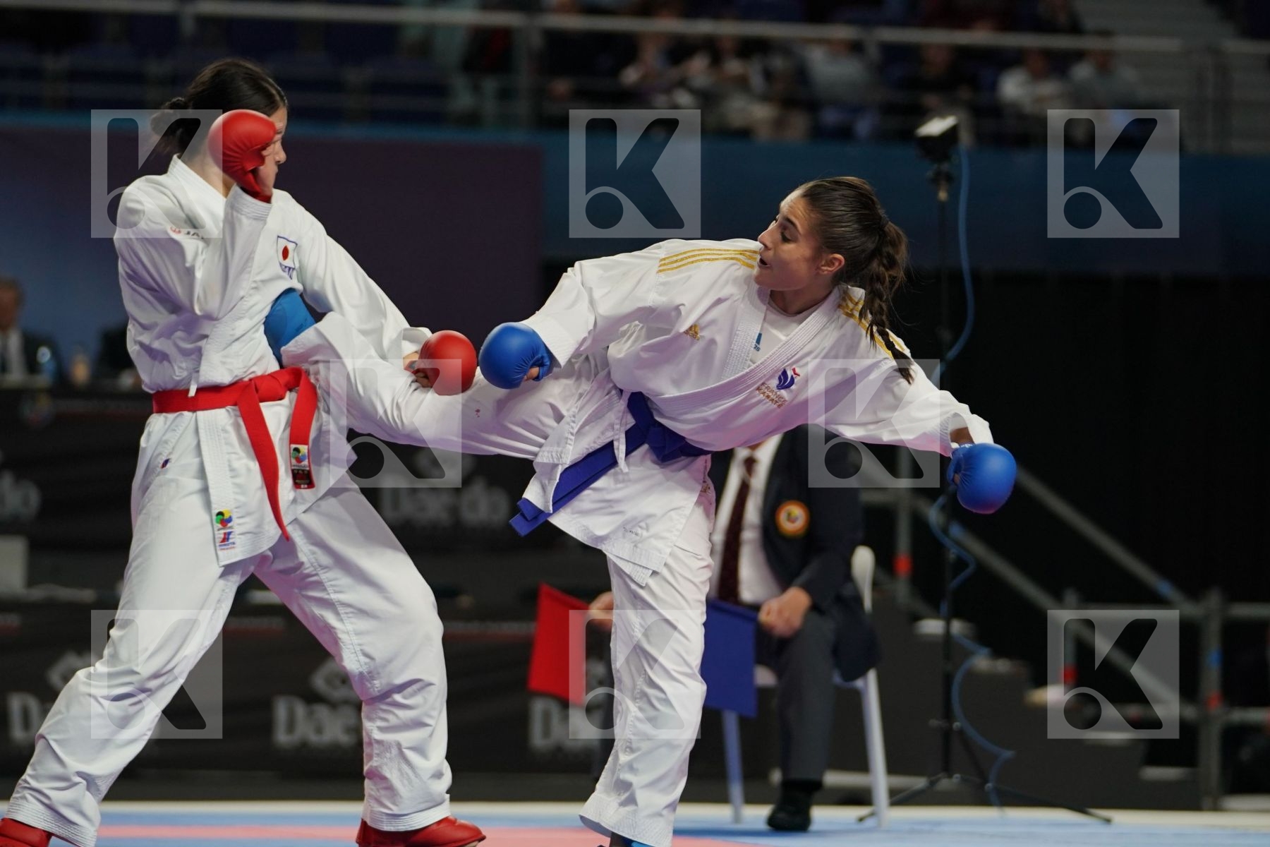 Japan (KAWAMURA, SAITO, SOMEYA, UEKUSA) vs France (AVAZERI, BRITO, HEURTAULT, SIVERT) in Senior Team Female Kumite - Final bout