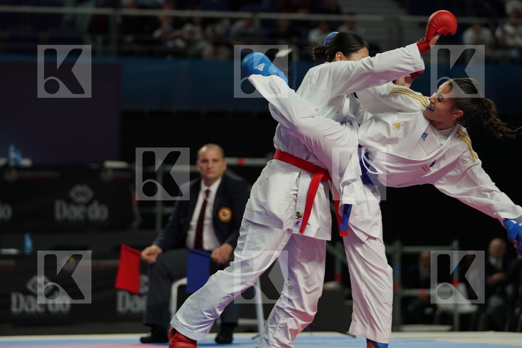 Japan (KAWAMURA, SAITO, SOMEYA, UEKUSA) vs France (AVAZERI, BRITO, HEURTAULT, SIVERT) in Senior Team Female Kumite - Final bout