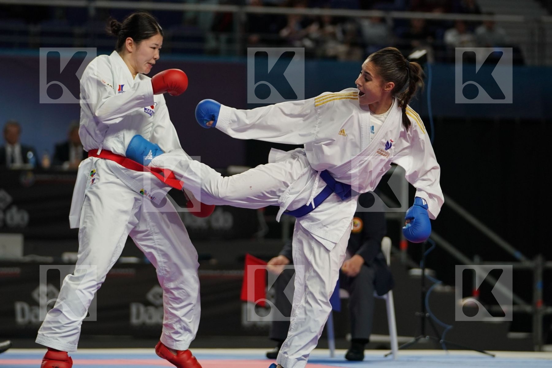 Japan (KAWAMURA, SAITO, SOMEYA, UEKUSA) vs France (AVAZERI, BRITO, HEURTAULT, SIVERT) in Senior Team Female Kumite - Final bout