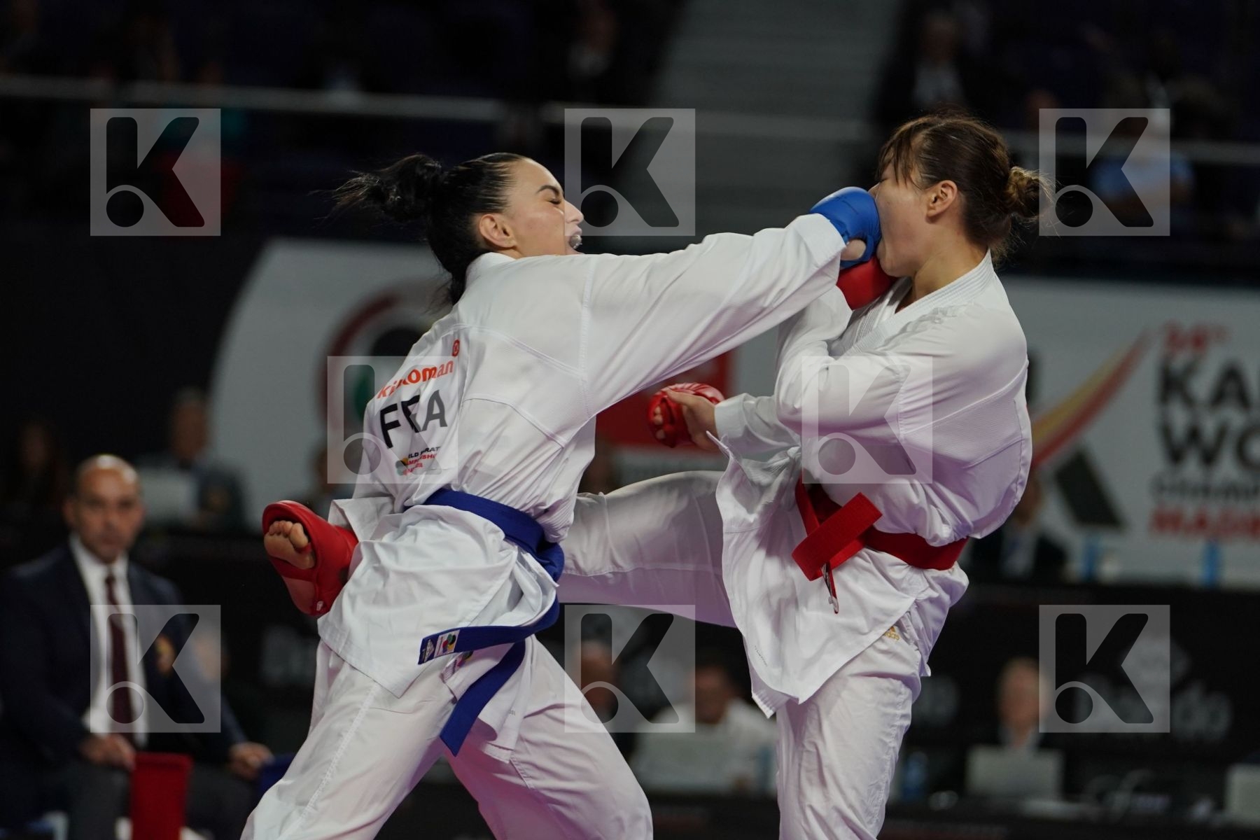 Japan (KAWAMURA, SAITO, SOMEYA, UEKUSA) vs France (AVAZERI, BRITO, HEURTAULT, SIVERT) in Senior Team Female Kumite - Final bout