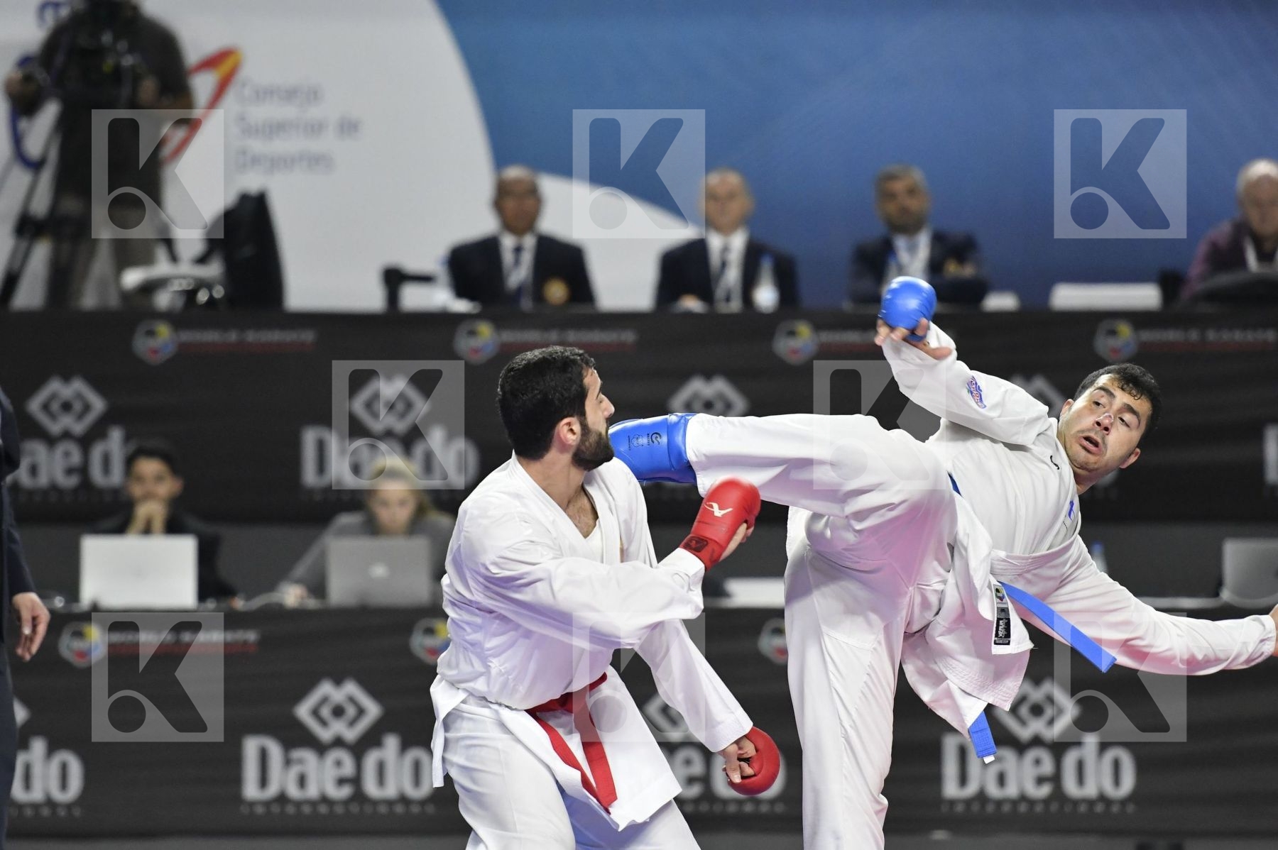 TURKEY (AKTAS, ELTEMUR, GOK, KAPTAN, OZER, UYGUR, YAMANOGLU) vs IRAN (ABAZARI, ASGARI GHONCHEH, ASIABARI, GANJZADEH, HEYDARI, KHODABAKHSHI, POORSHAB) in Senior Team Male Kumite - Final bout